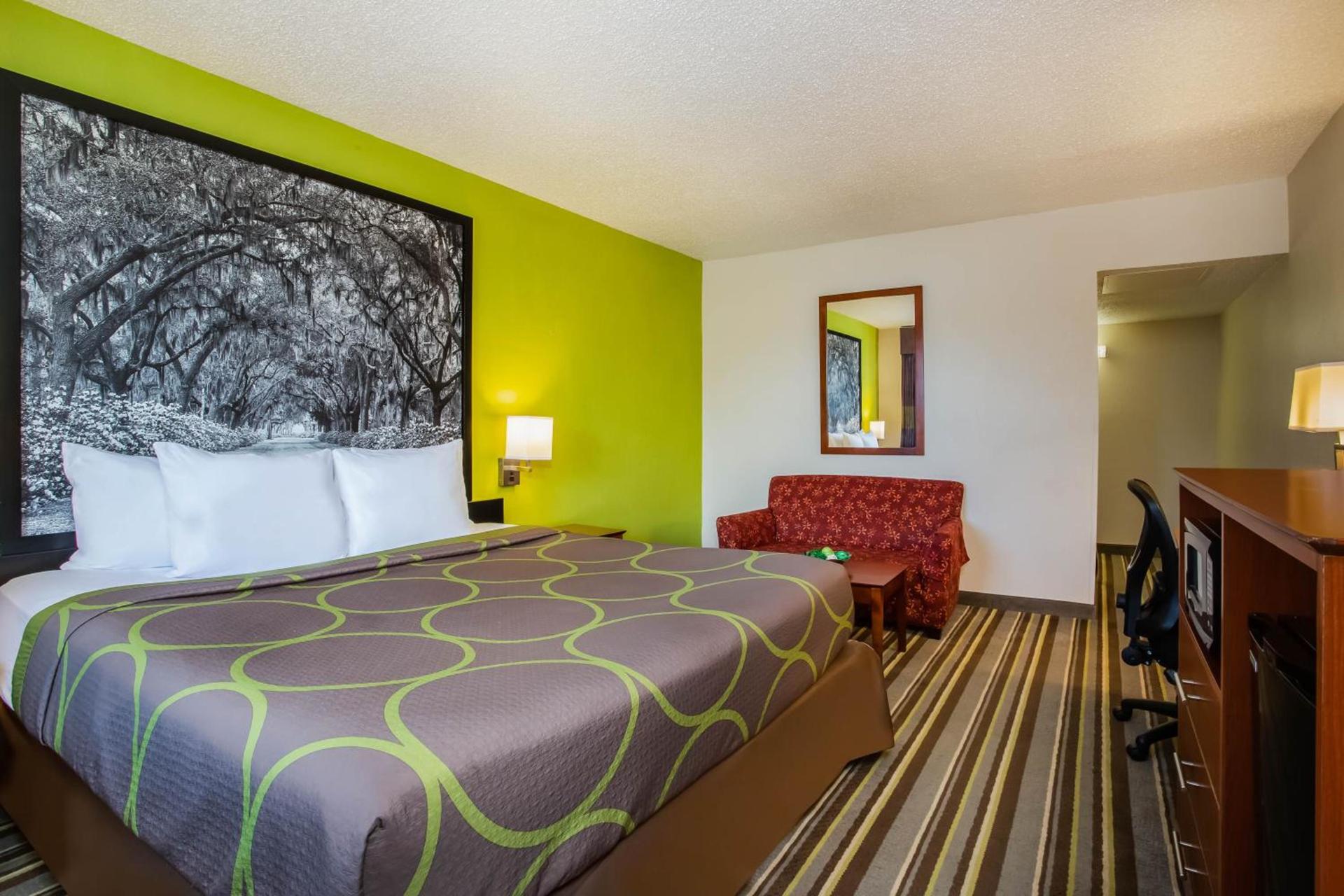 Super 8 by Wyndham Lake City photo 32