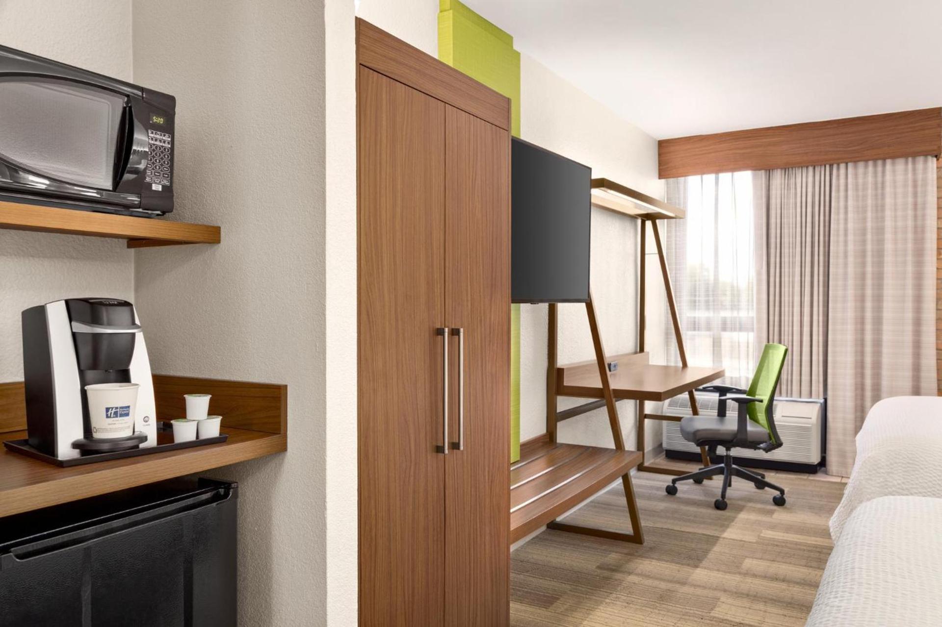 Holiday Inn Express - San Antonio Airport by IHG photo 48