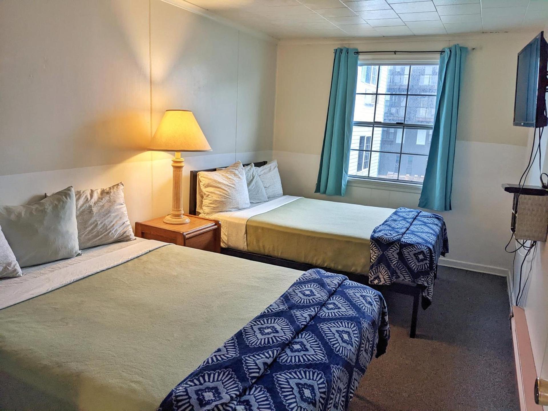 Hillcrest Inn photo 92