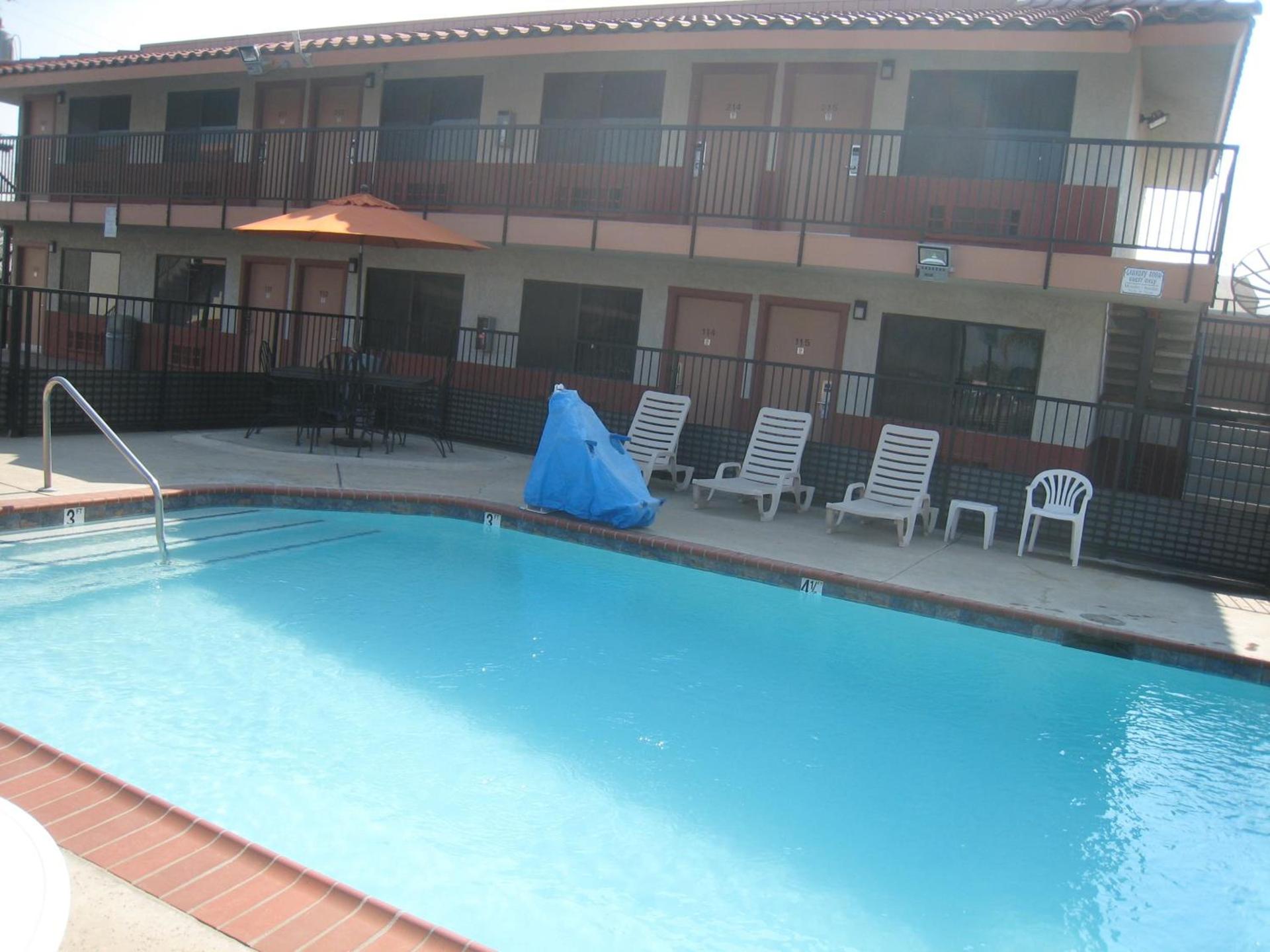 Motel 8 Maricopa photo 10