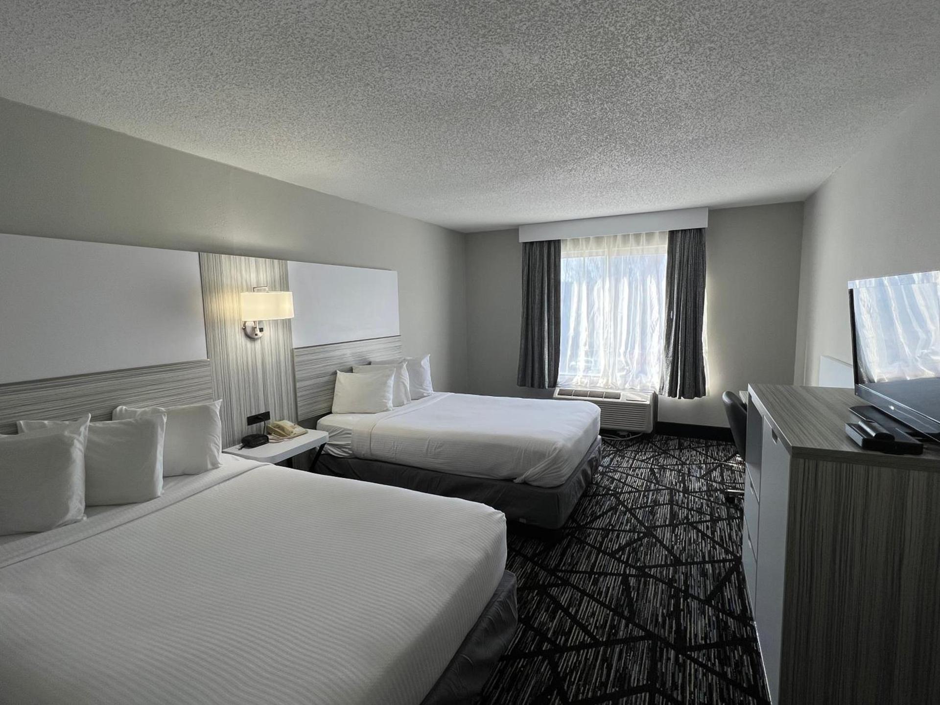 Baymont by Wyndham Peoria photo 16