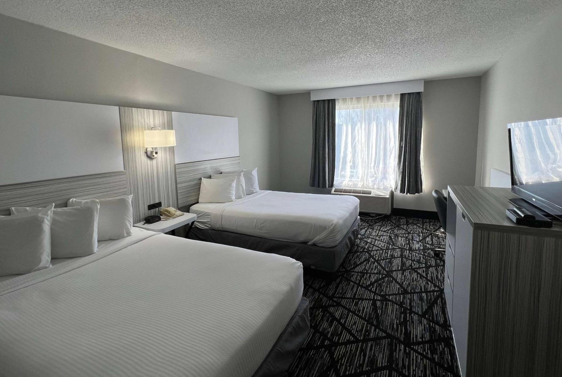 Baymont by Wyndham Peoria photo 10