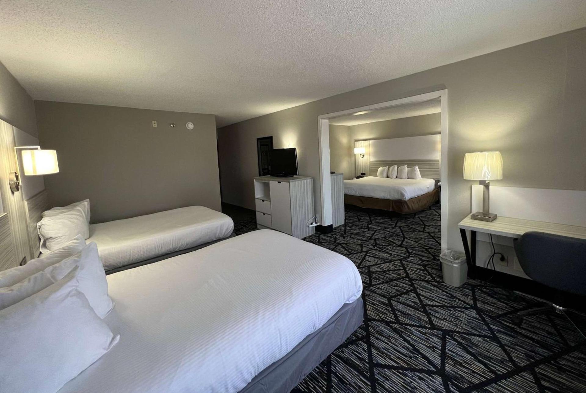 Baymont by Wyndham Peoria photo 12
