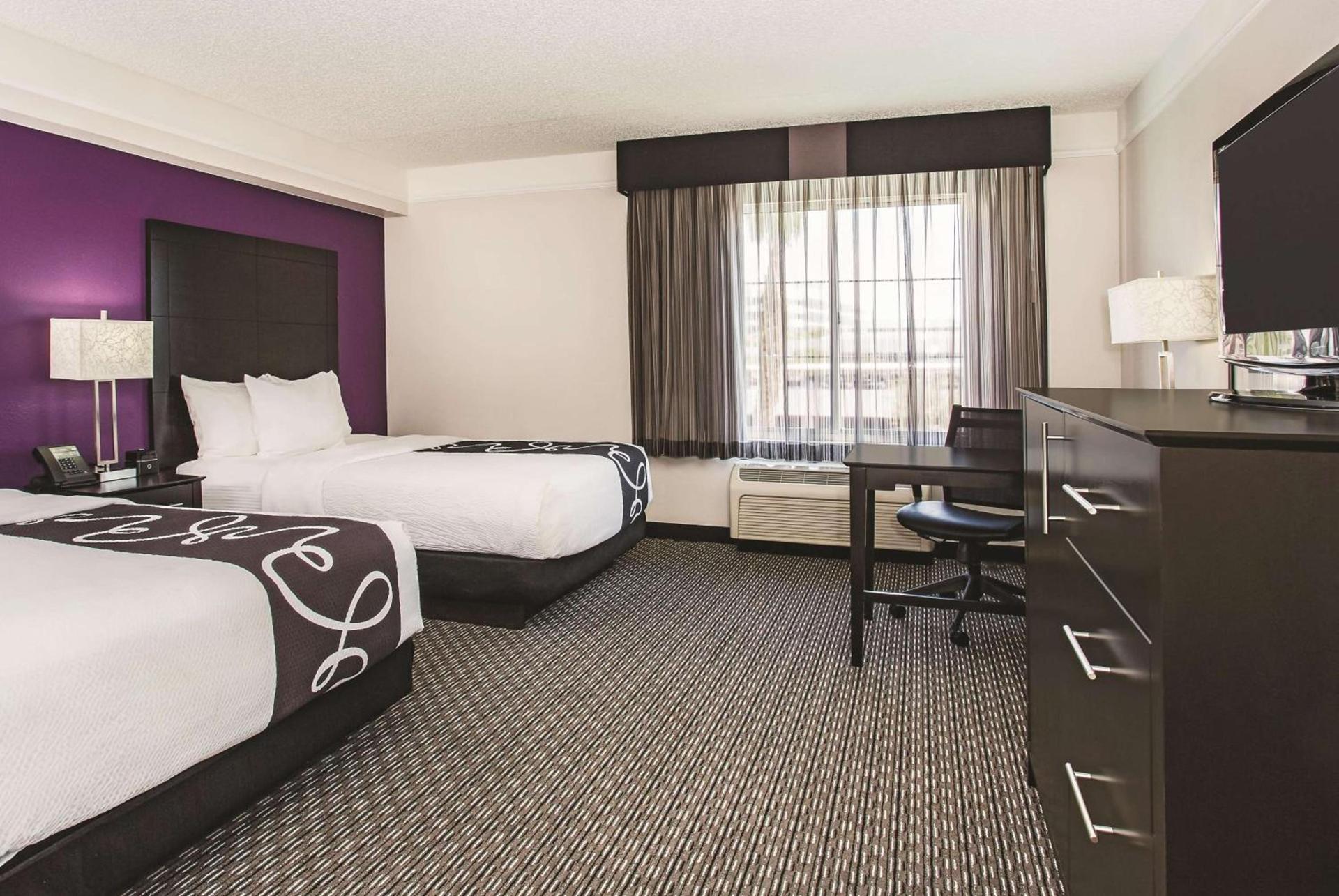 La Quinta by Wyndham Las Vegas Summerlin Tech photo 9