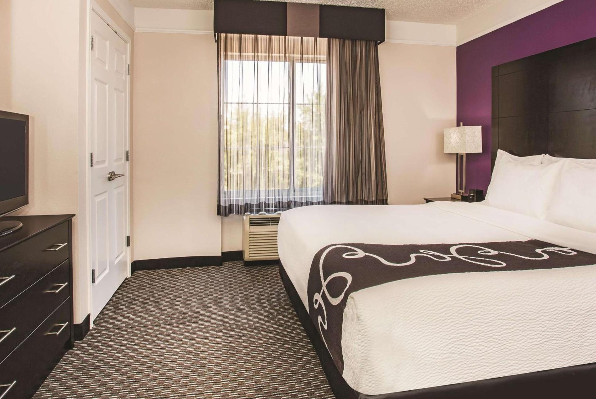 La Quinta by Wyndham Las Vegas Summerlin Tech photo 30