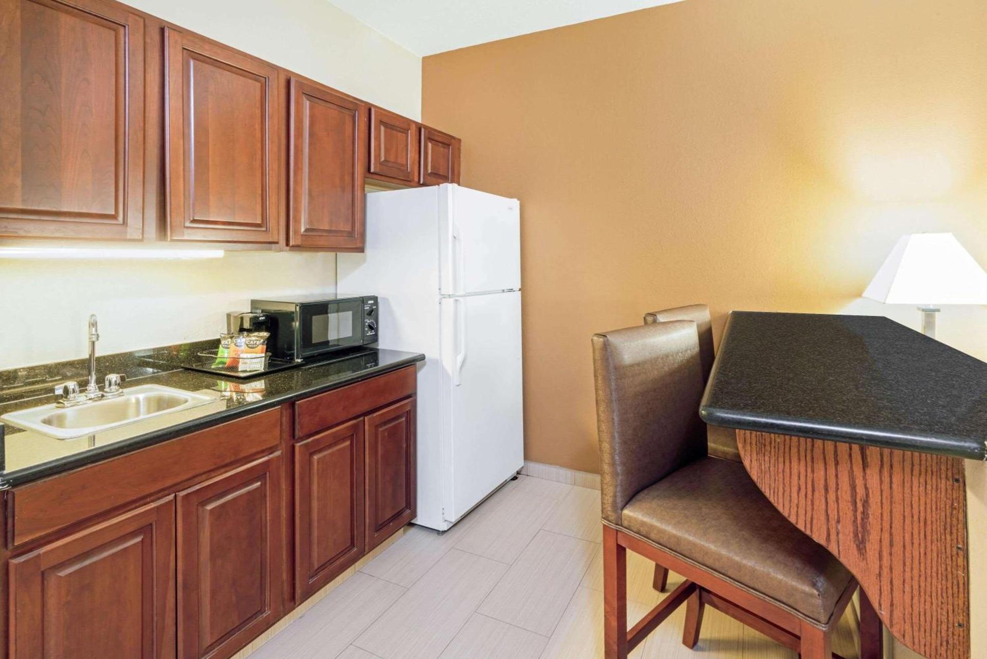 La Quinta by Wyndham Midwest City - Tinker AFB photo 21