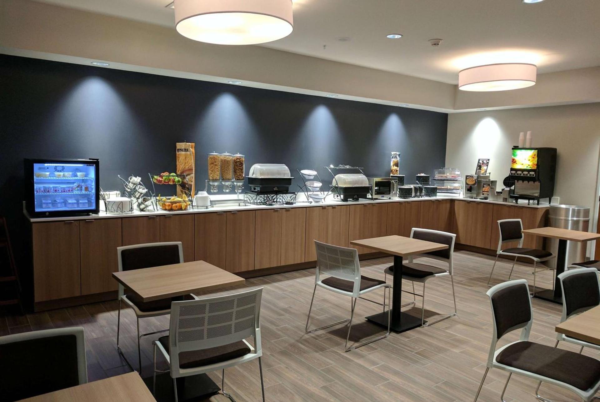Microtel Inn & Suites by Wyndham Clarion photo 16