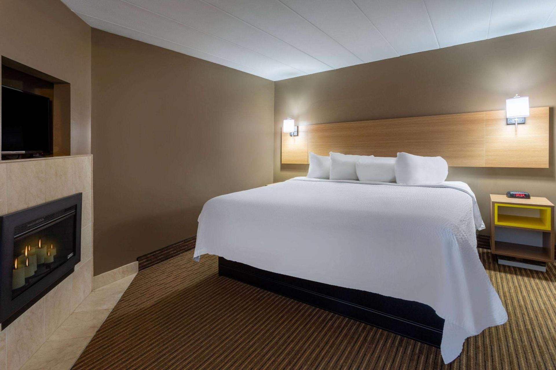 Days Inn by Wyndham Birch Run photo 10