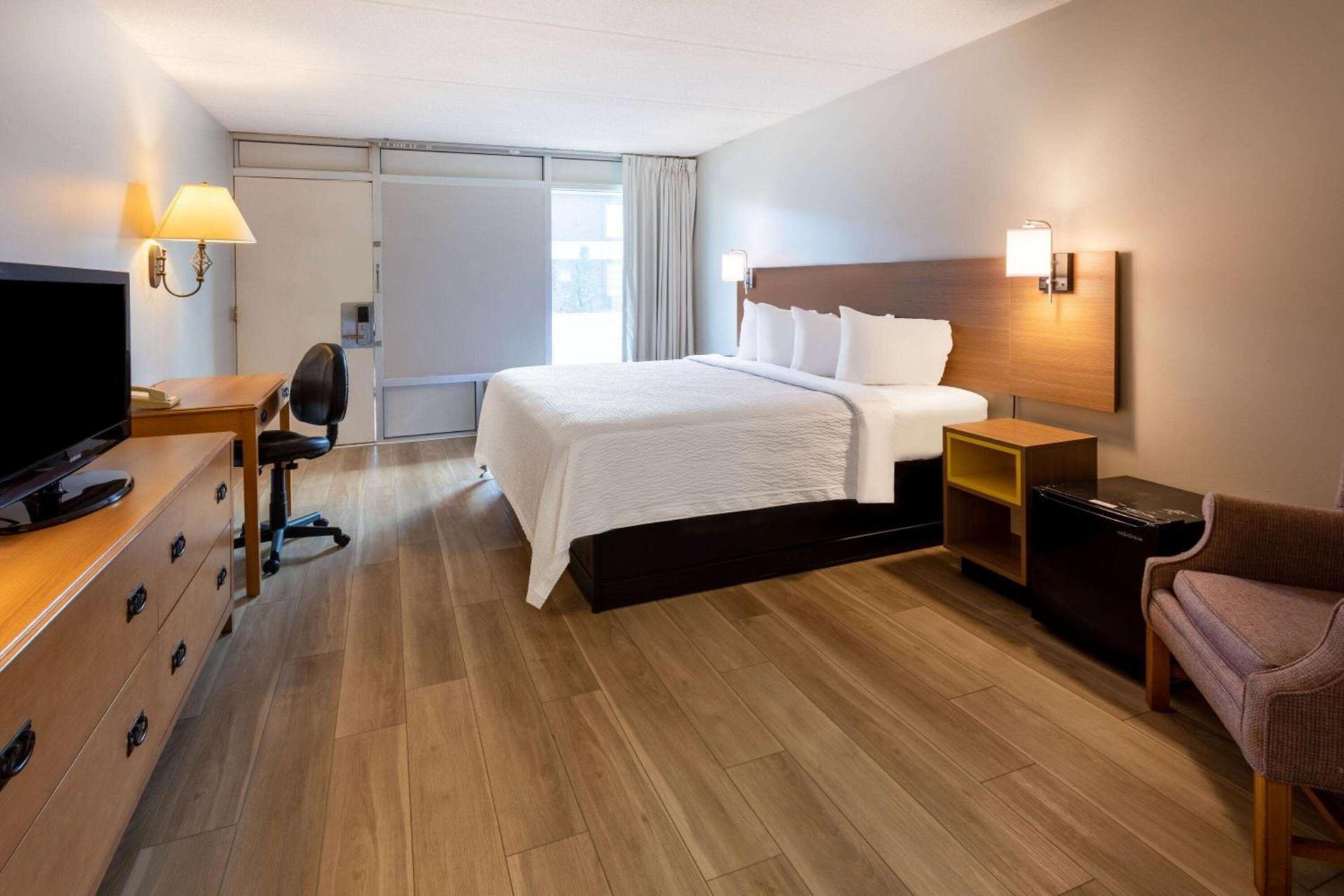 Days Inn by Wyndham Birch Run photo 15