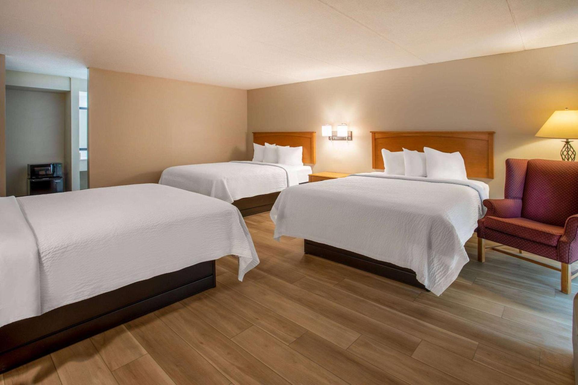 Days Inn by Wyndham Birch Run photo 16
