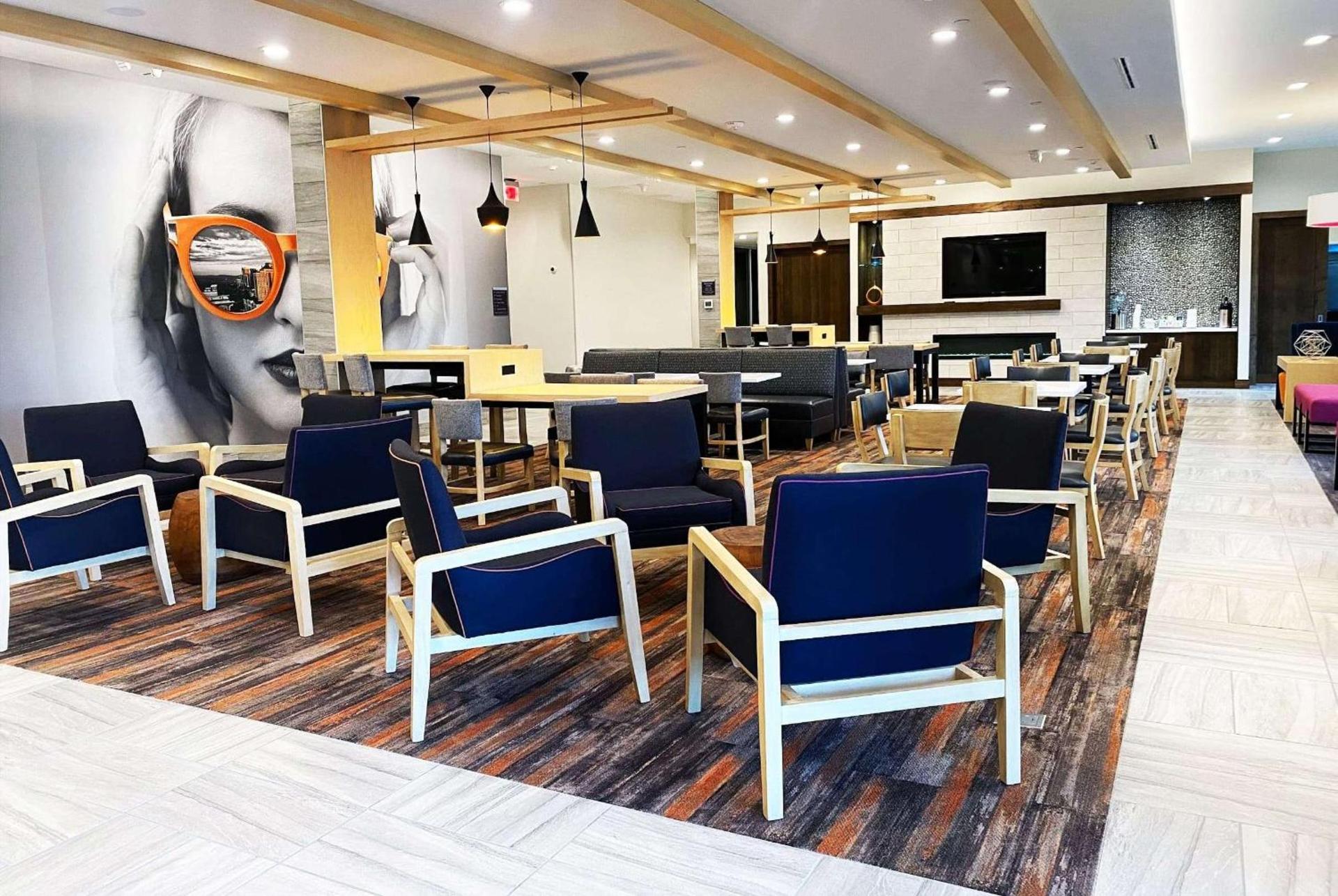 La Quinta Inn & Suites by Wyndham Pflugerville photo 9