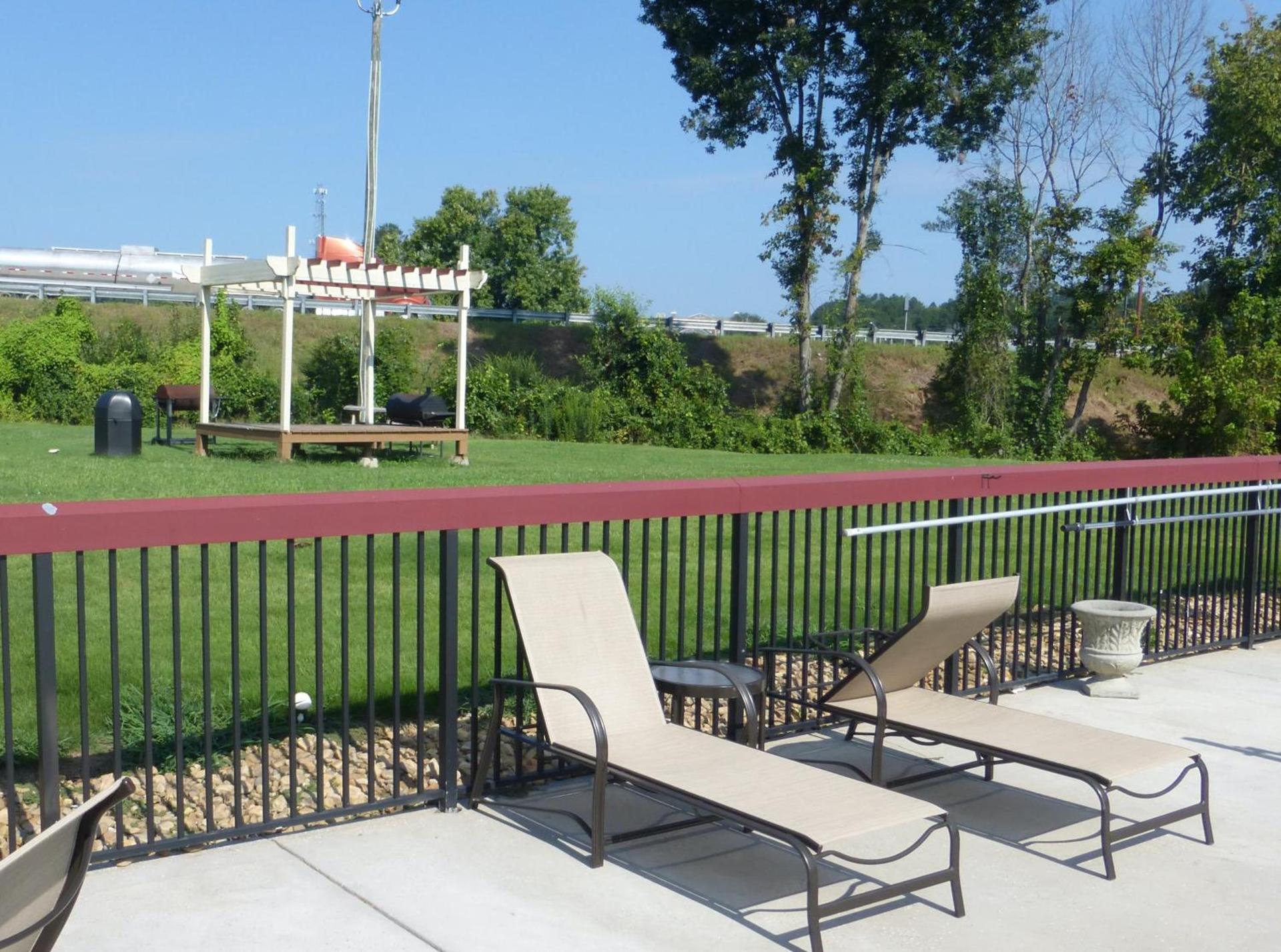 Red Roof Inn & Suites Commerce - Athens photo 18