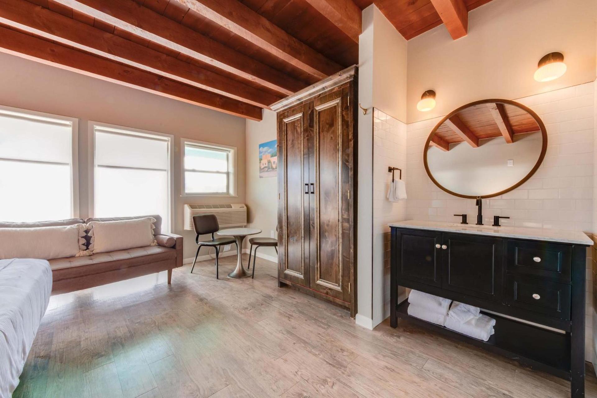 Taos Motor Lodge photo 26
