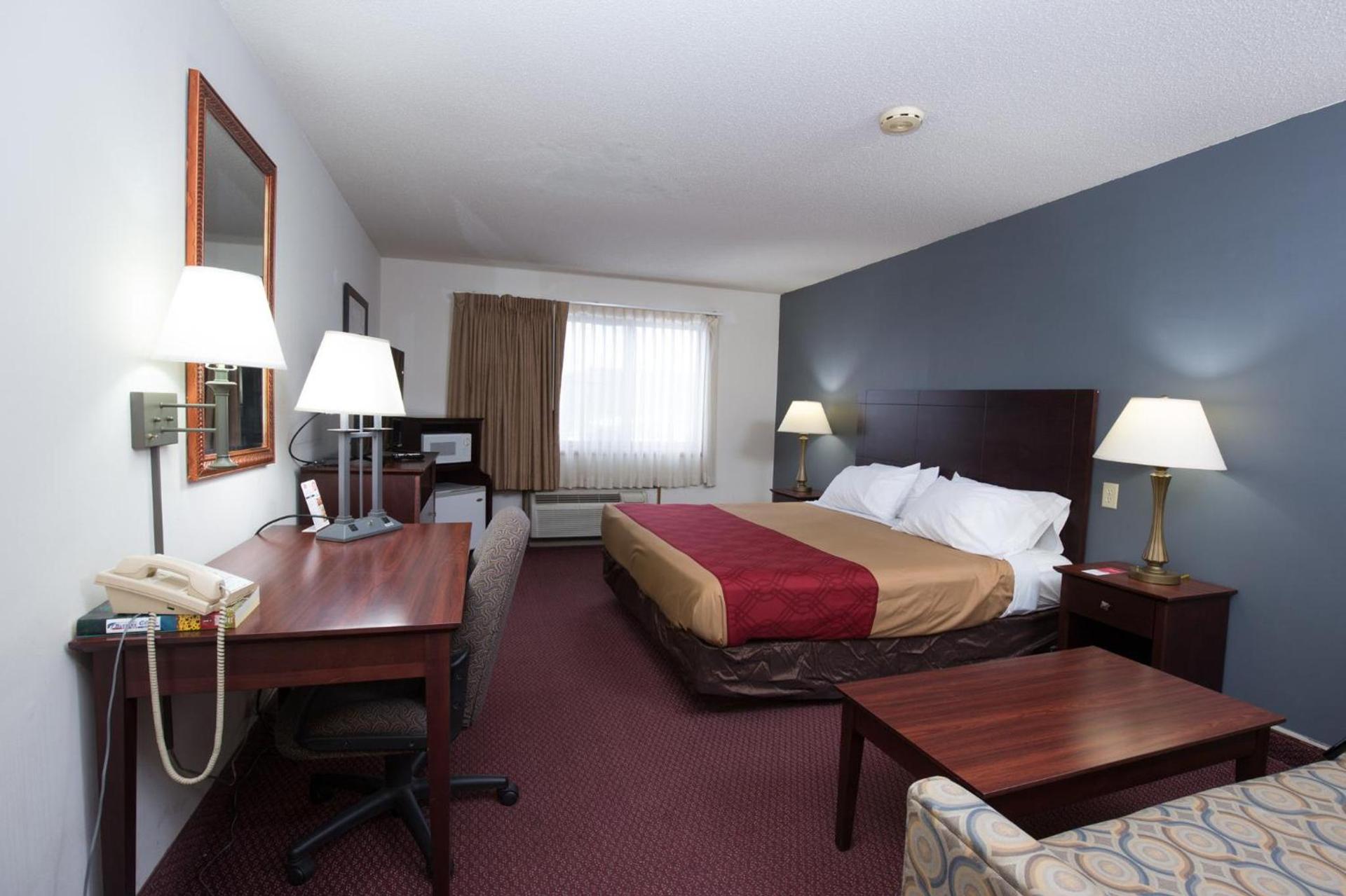 Travelodge by Wyndham Merrill photo 26