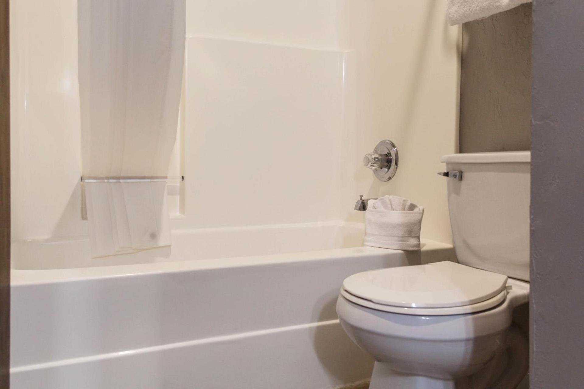 New Victorian Inn - Sioux City photo 24