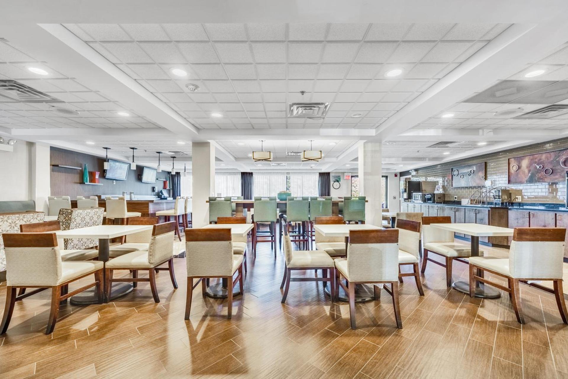 Wingate by Wyndham Chicago Schaumburg photo 54