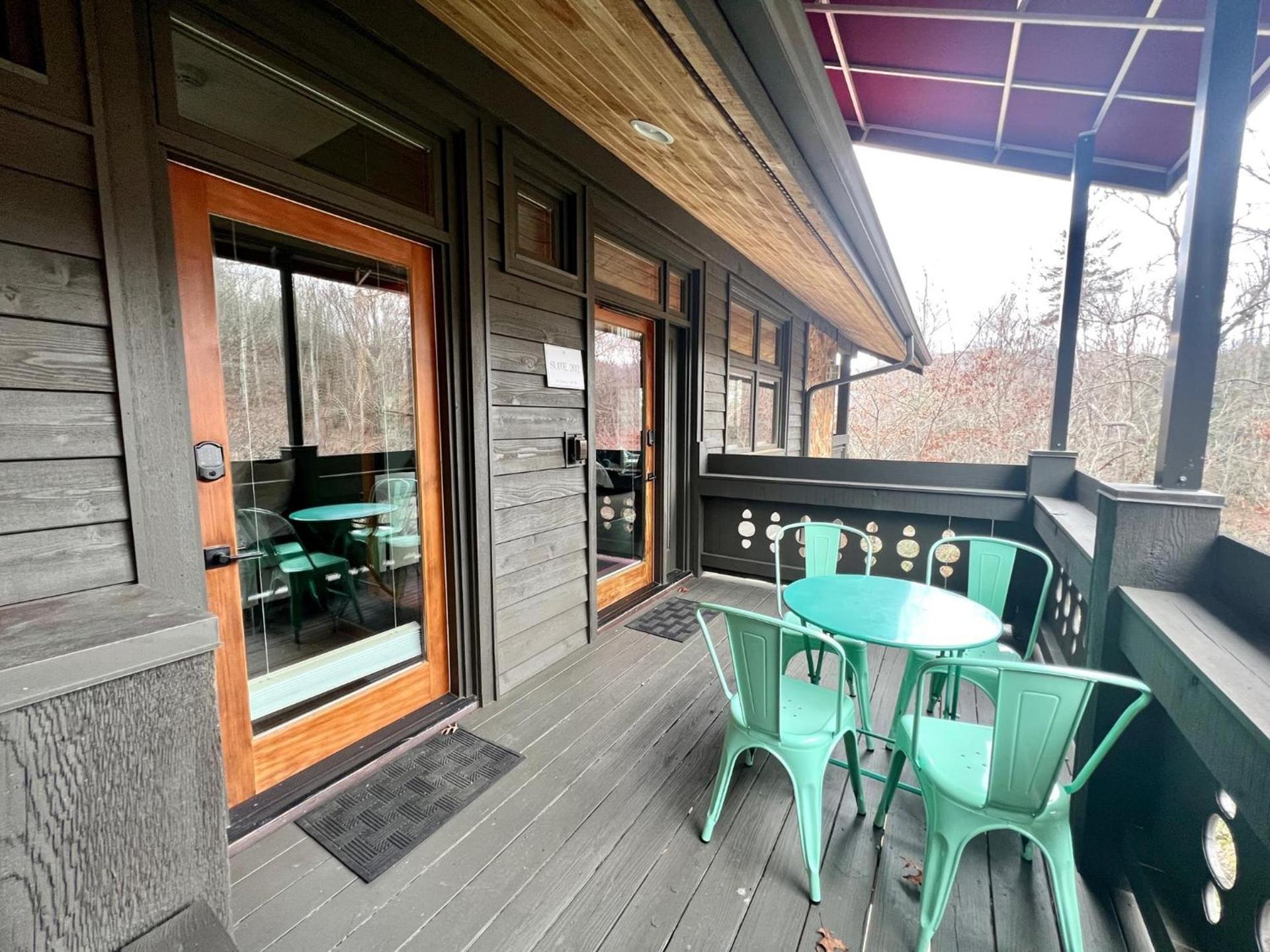 Outland Chalet & Suites Great Smoky Mountains photo 24