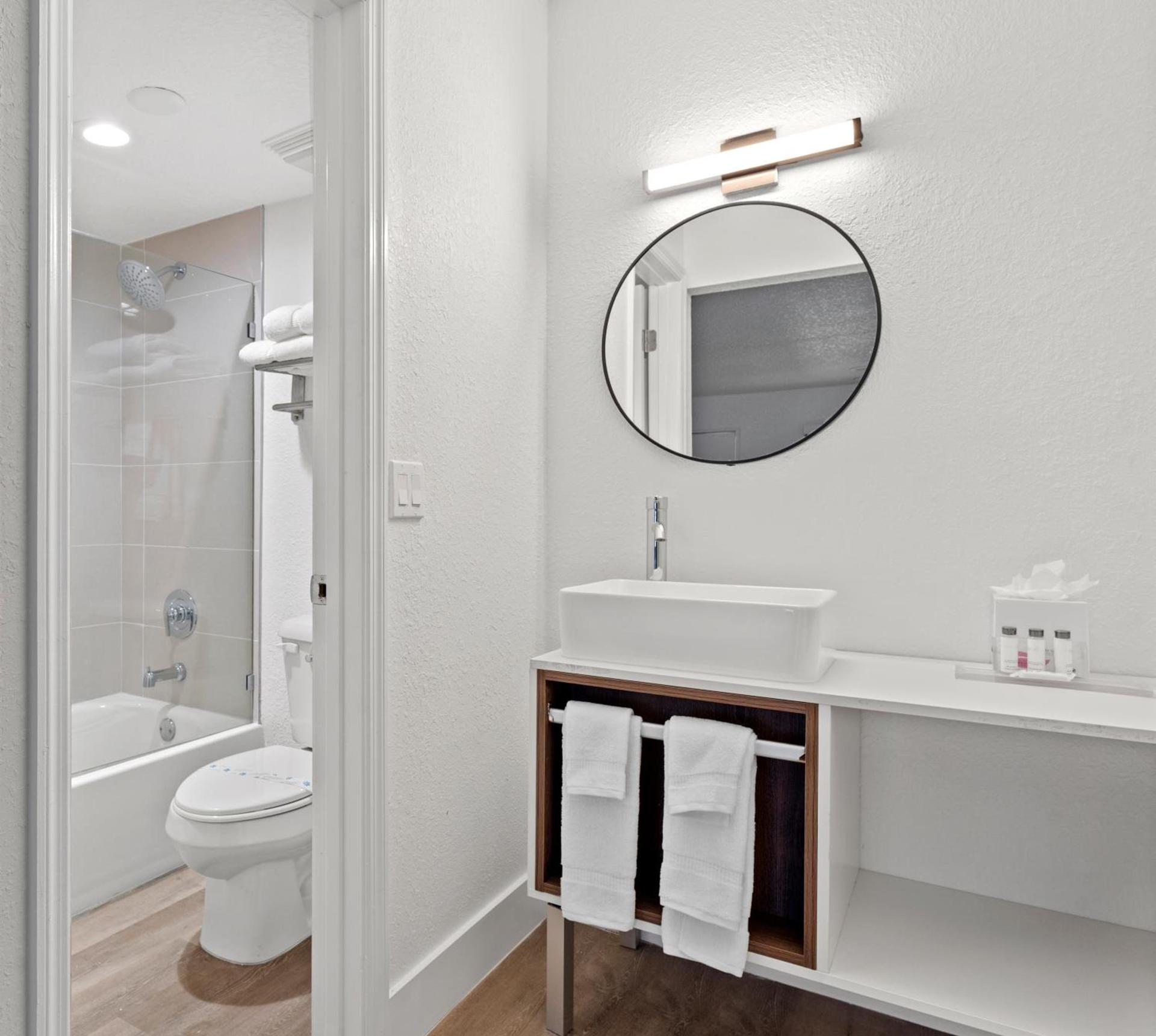 Baymont by Wyndham Jacksonville Airport photo 4