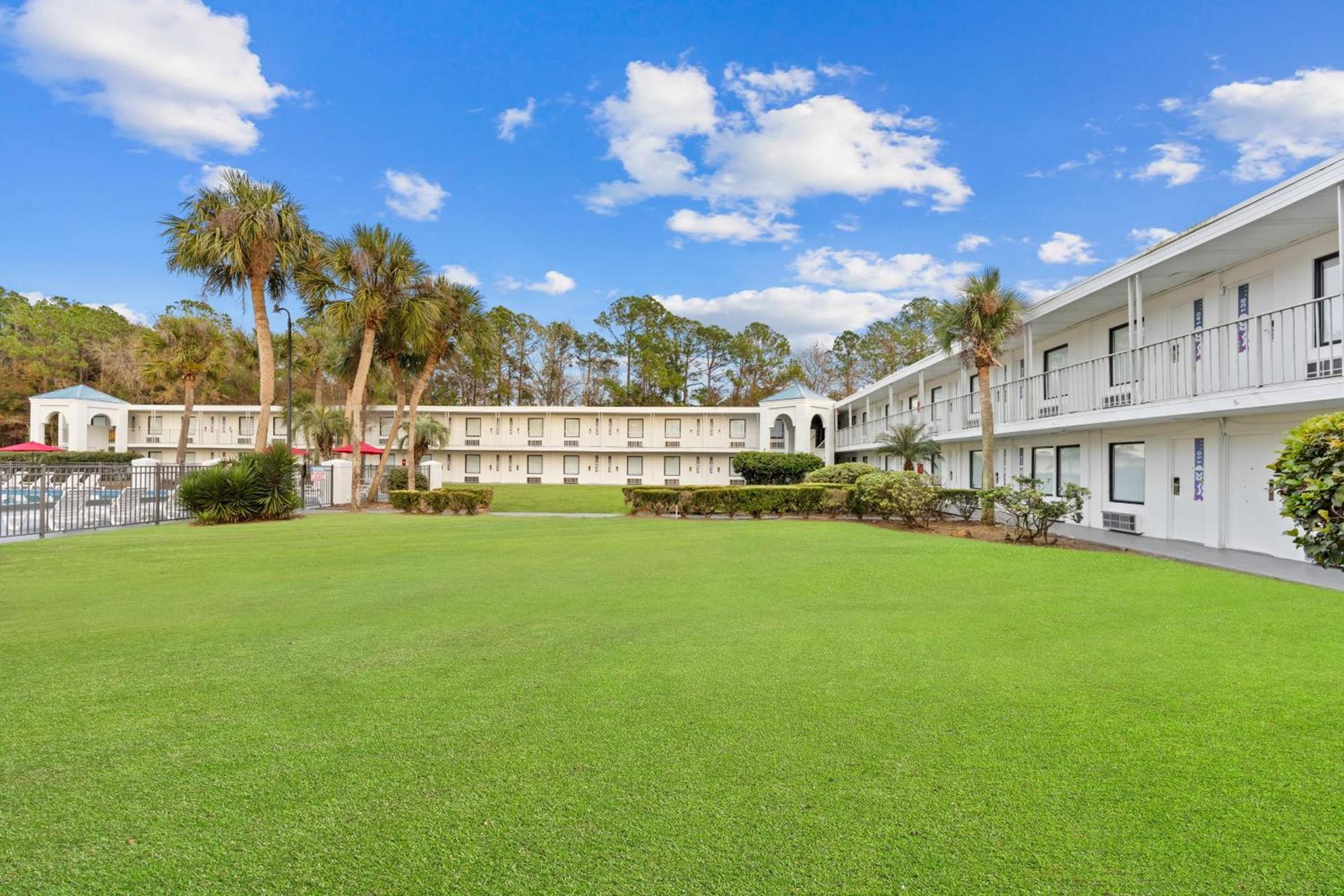 Baymont by Wyndham Jacksonville Airport photo 16