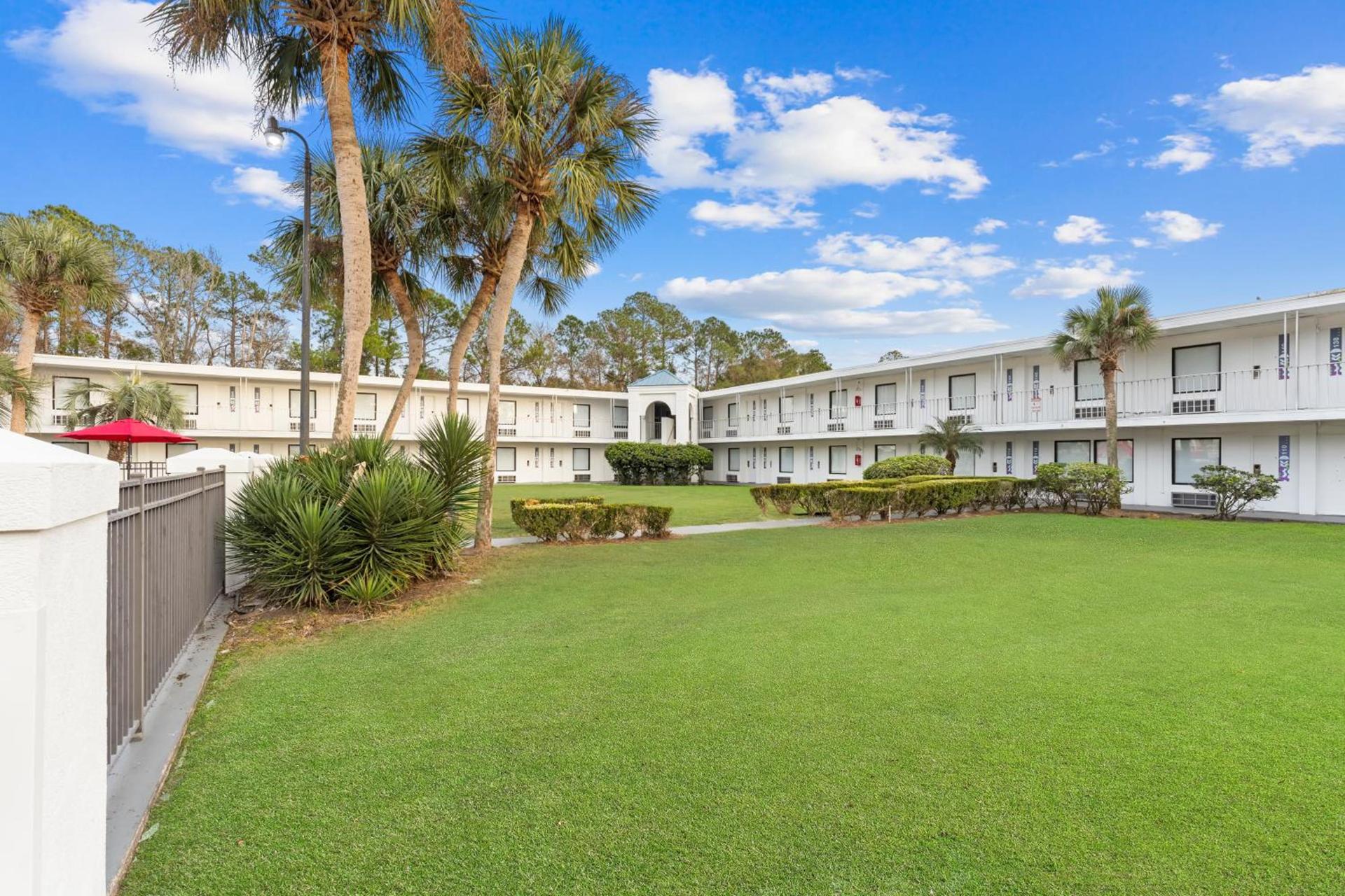 Baymont by Wyndham Jacksonville Airport photo 18