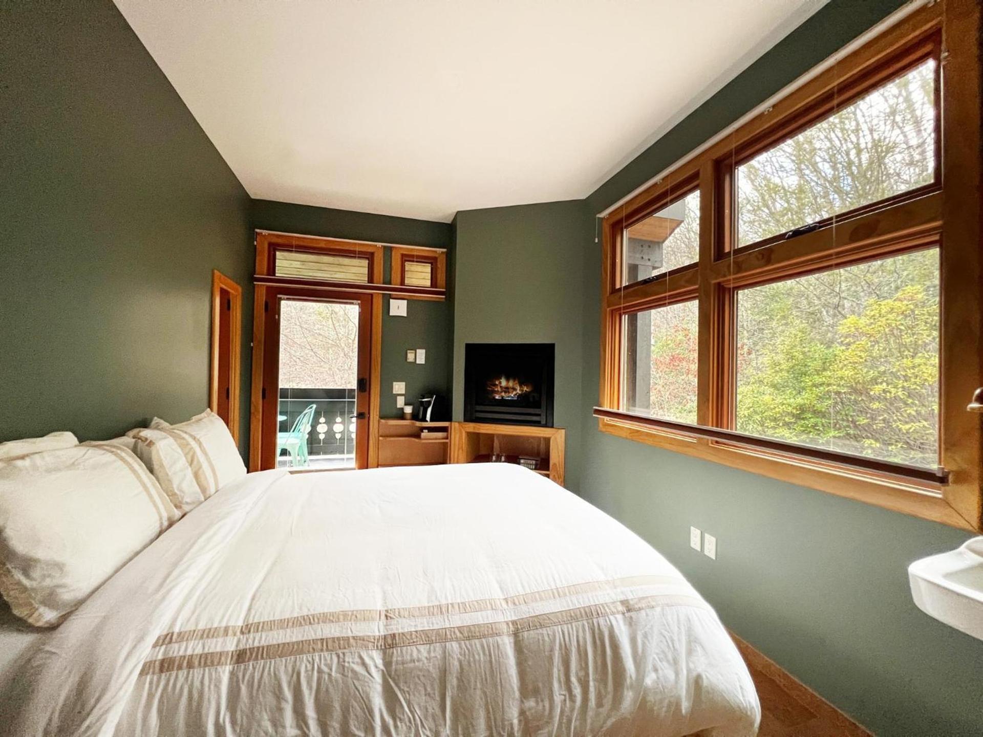 Outland Chalet & Suites Great Smoky Mountains photo 4