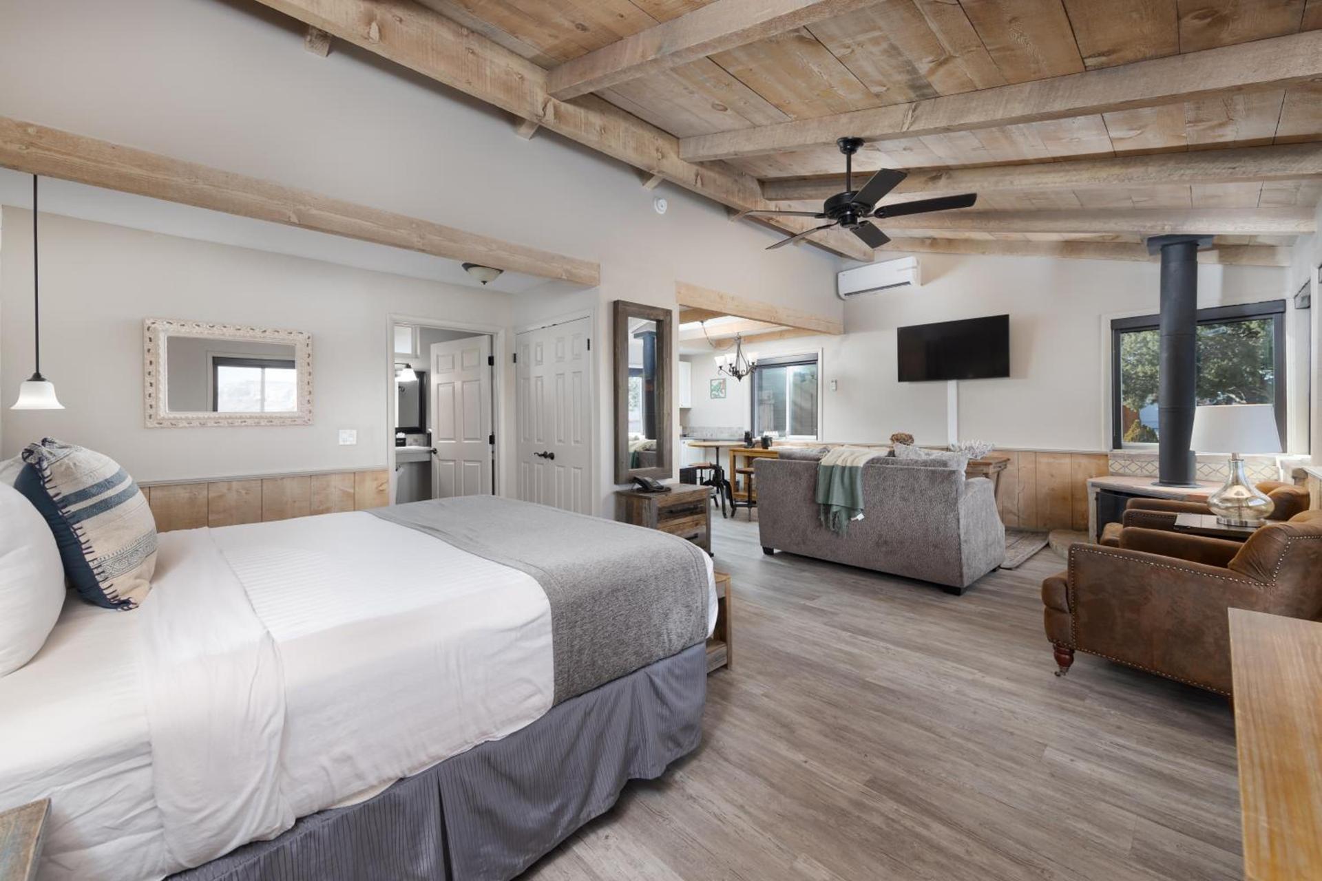 Sky Ranch Lodge photo 7
