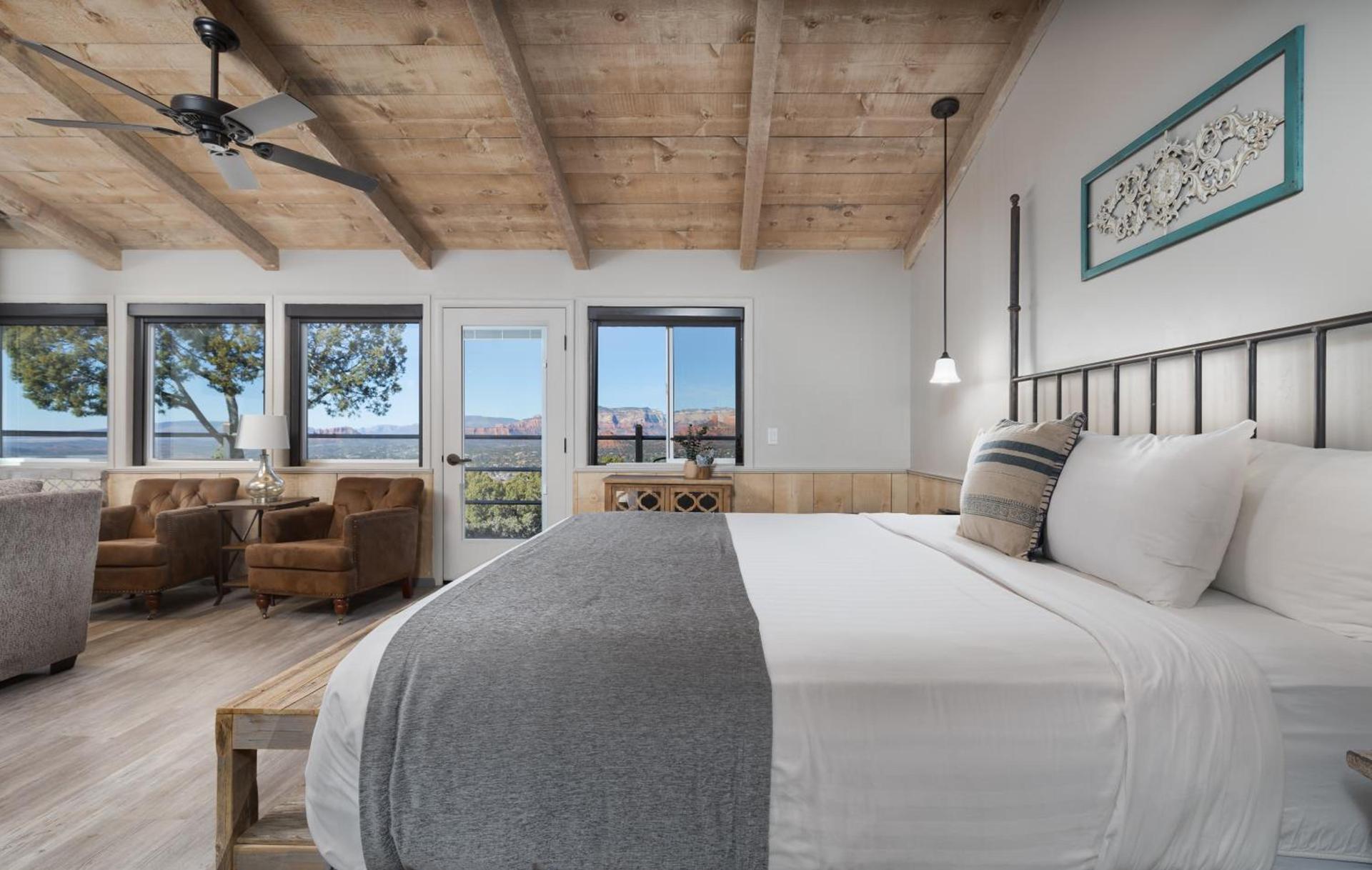 Sky Ranch Lodge photo 12