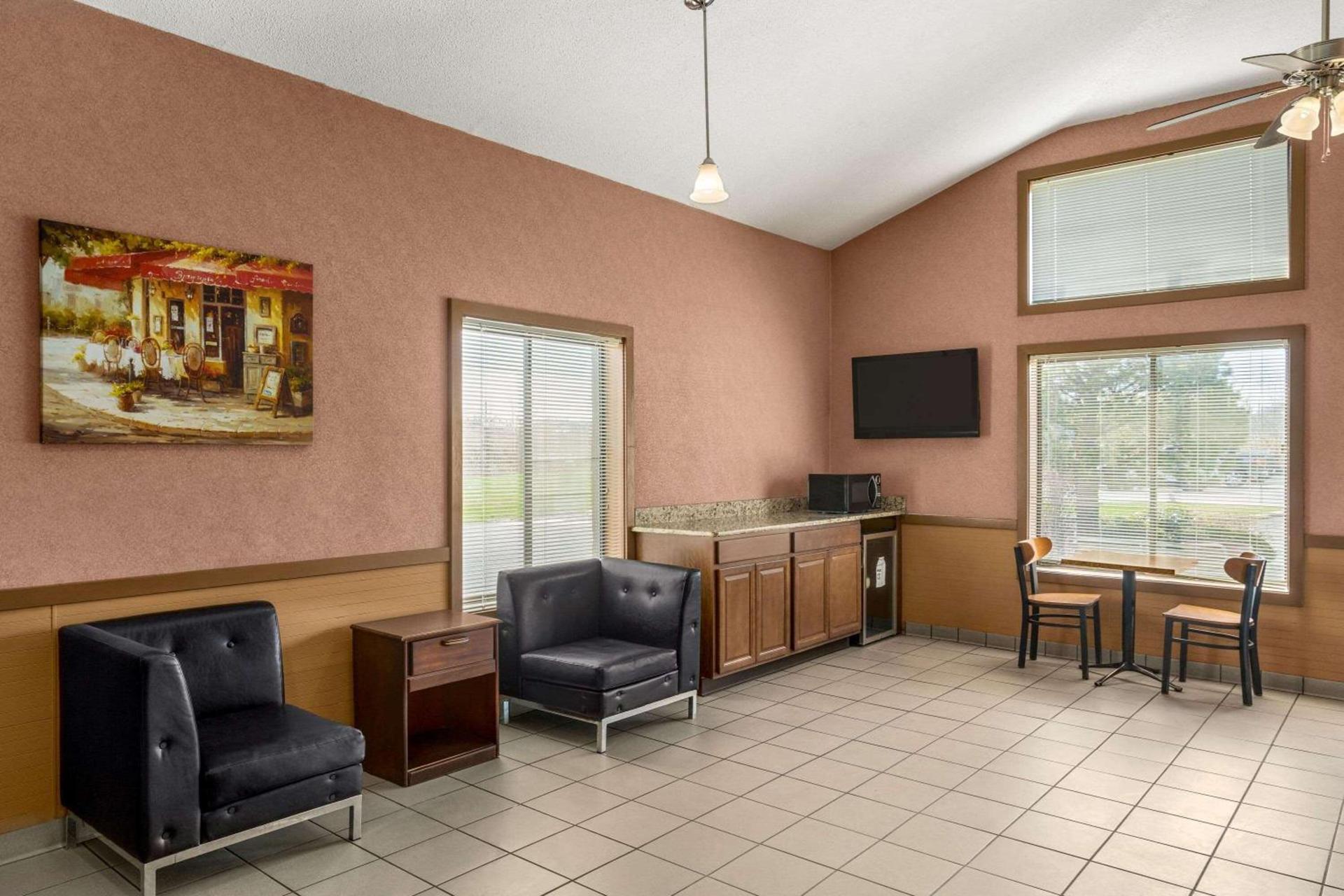 Days Inn by Wyndham Canastota Verona photo 7