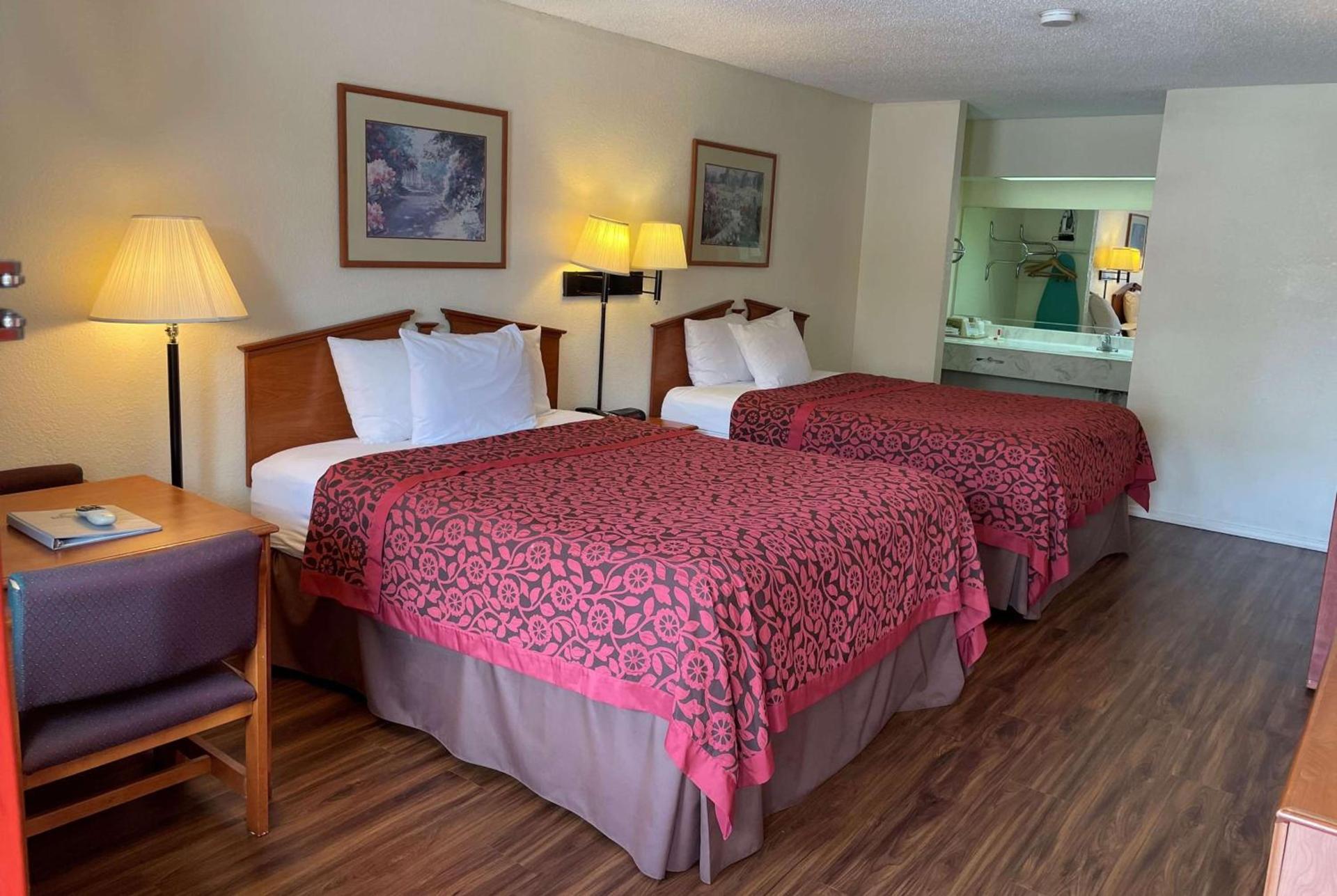 Executive Inn & Suites photo 6