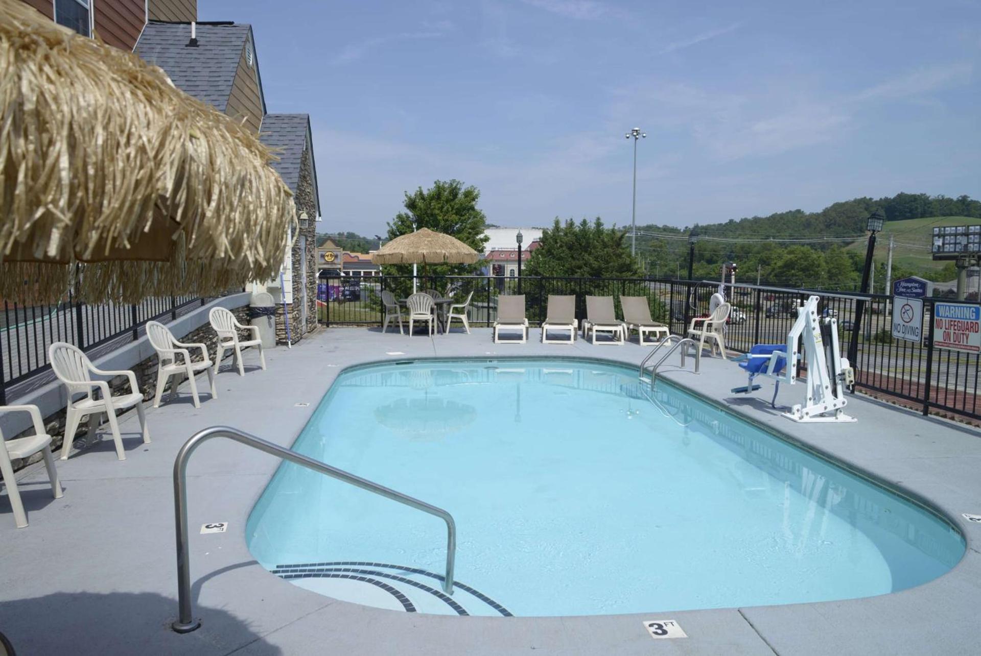 Microtel Inn & Suites by Wyndham Pigeon Forge photo 34