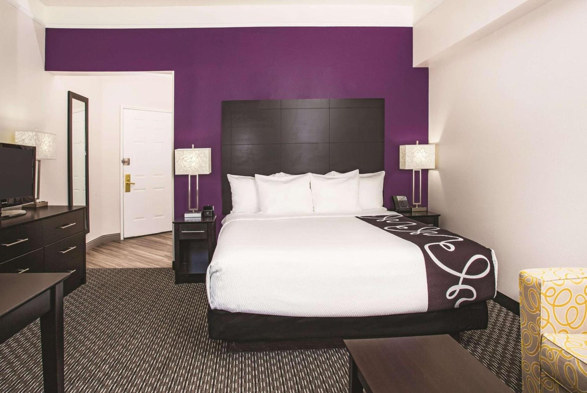 La Quinta by Wyndham Las Vegas Summerlin Tech photo 17