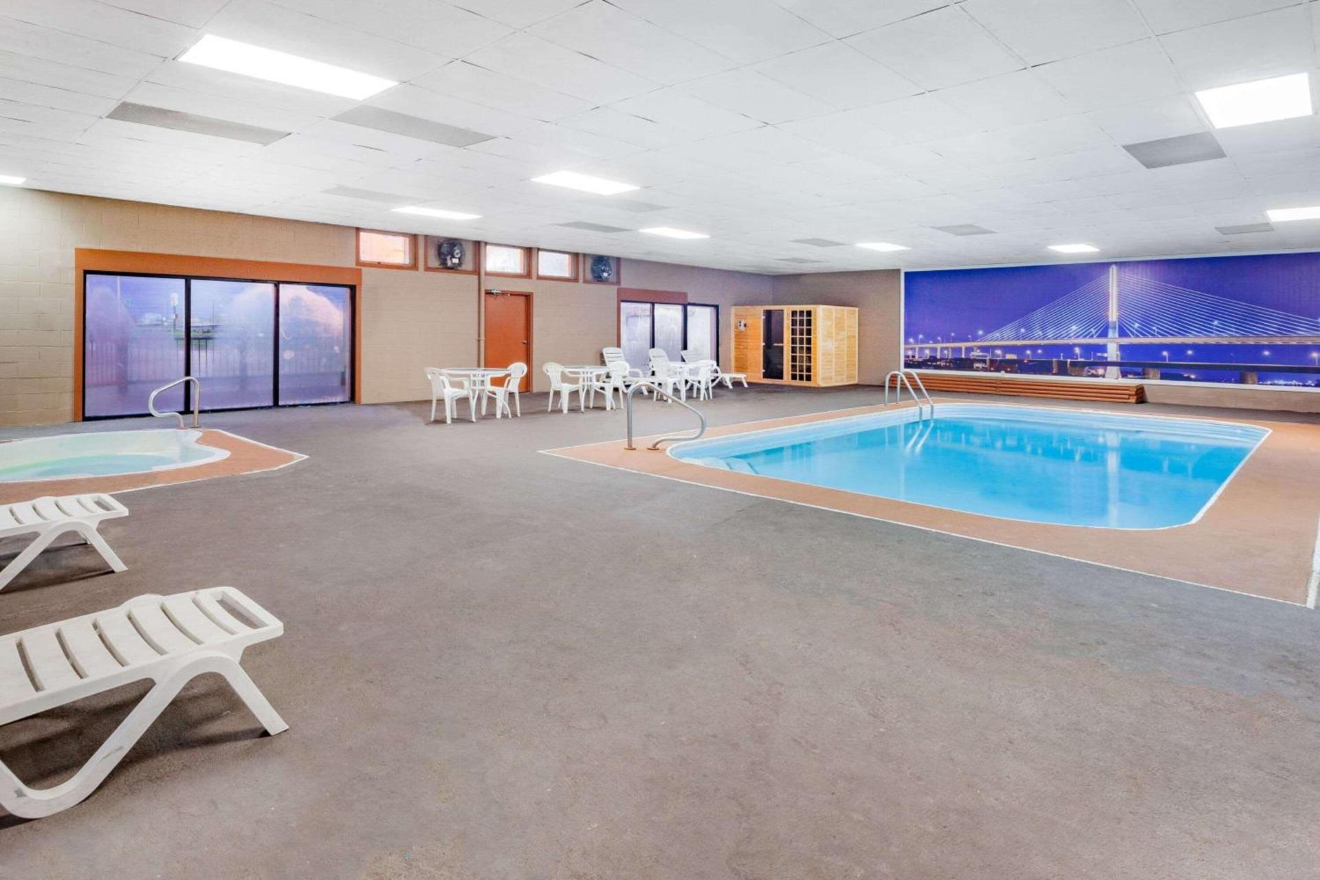 Baymont by Wyndham Perrysburg-Toledo photo 8