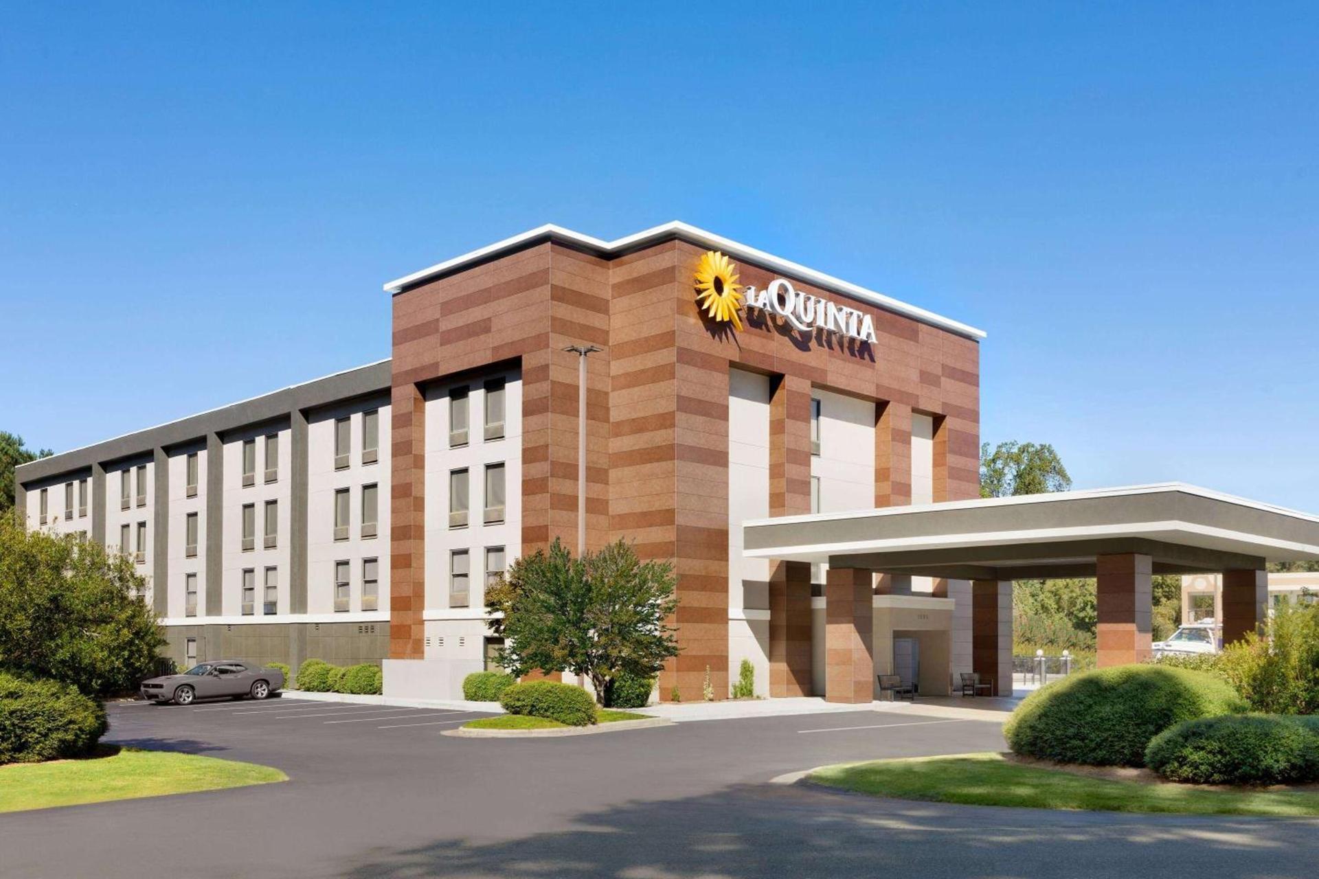 La Quinta Inn & Suites by Wyndham Selma/Smithfield I-95 photo 3