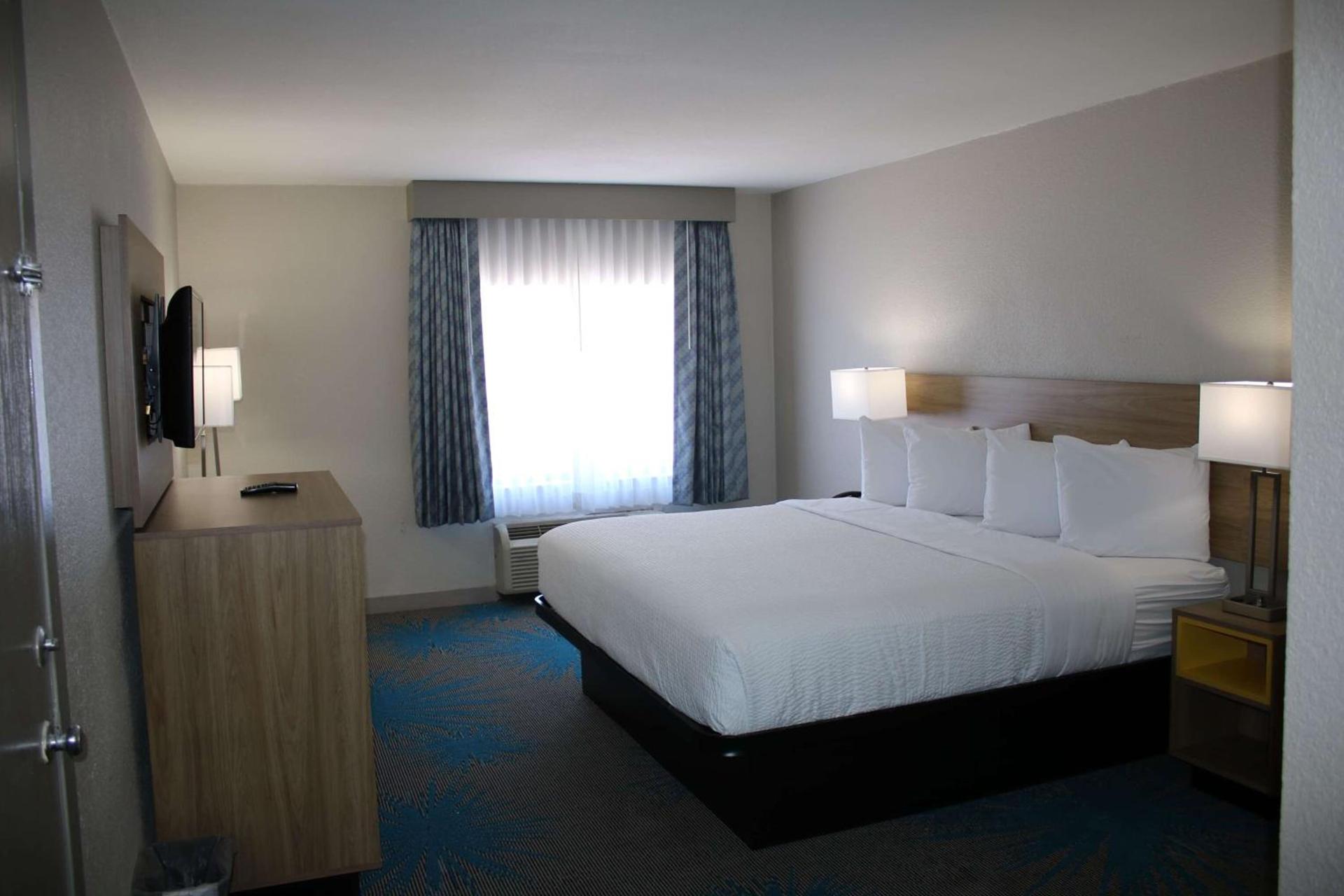 Days Inn by Wyndham Waco University Area photo 11
