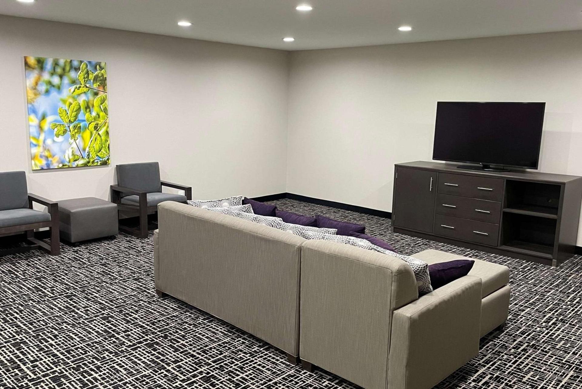 La Quinta Inn & Suites by Wyndham Indianapolis Downtown photo 3