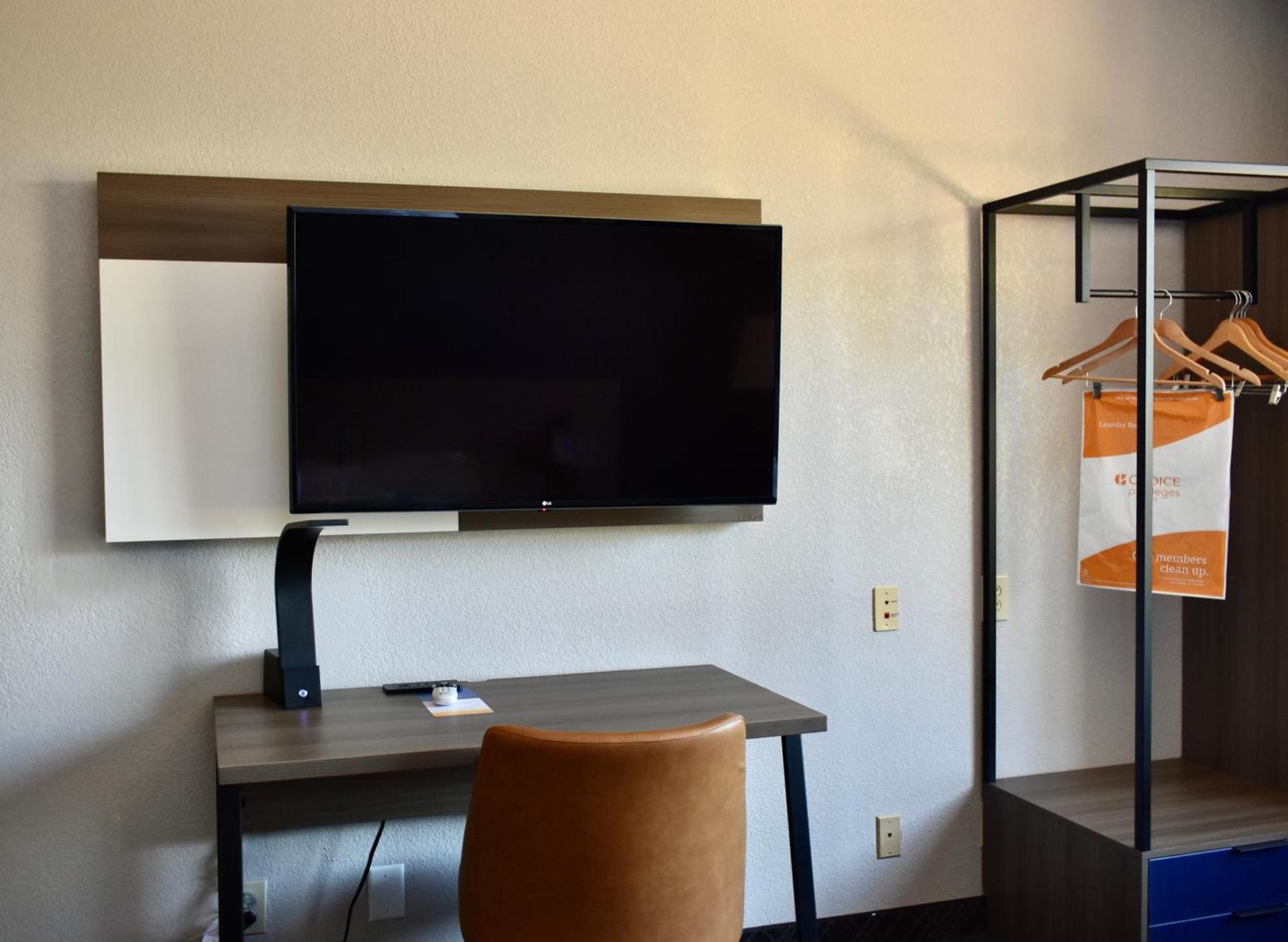 Comfort Inn & Suites Cartersville - Emerson Lake Point photo 33