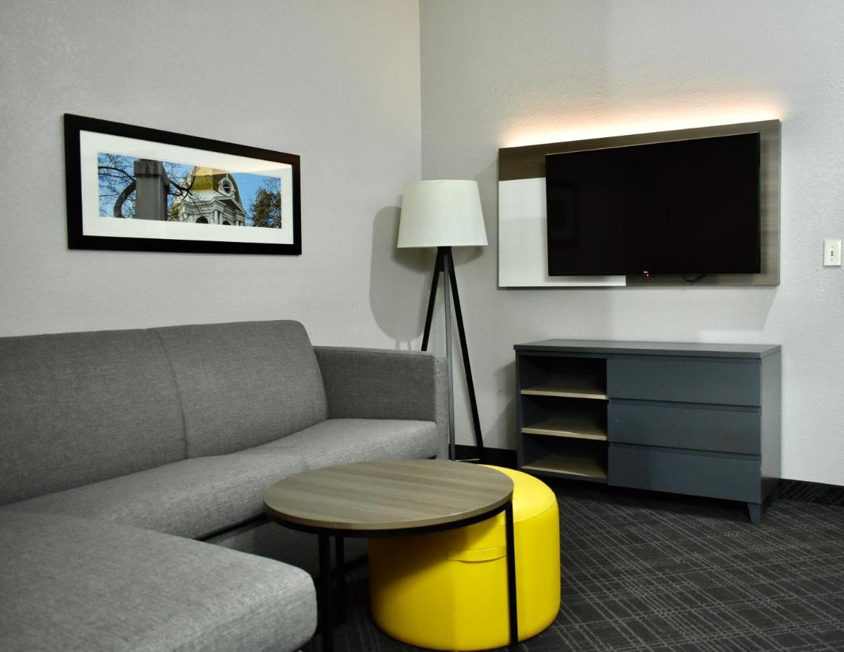 Comfort Inn & Suites Cartersville - Emerson Lake Point photo 32