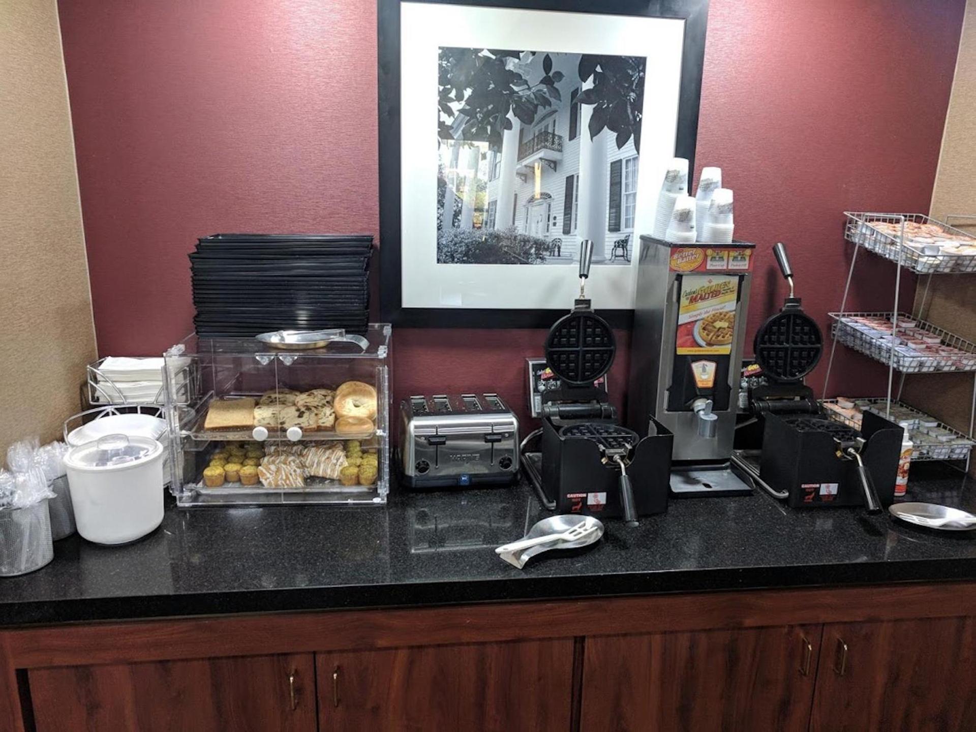 Red Roof Inn Prattville photo 8