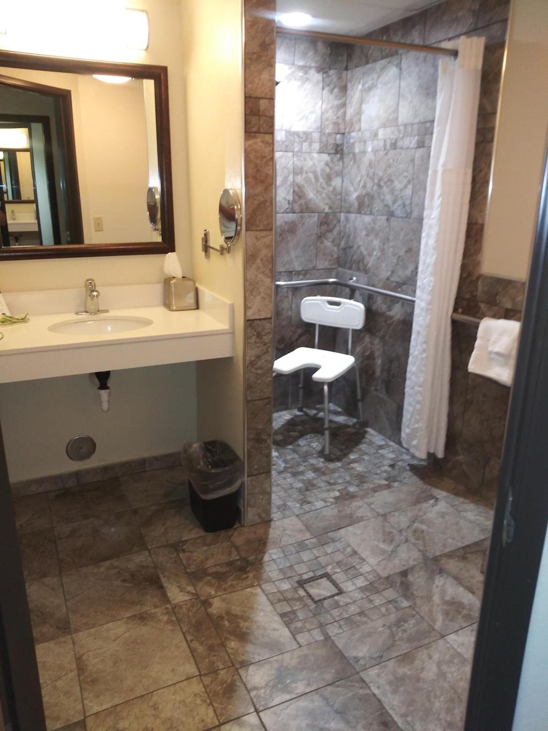 AmericInn by Wyndham Red Wing photo 11
