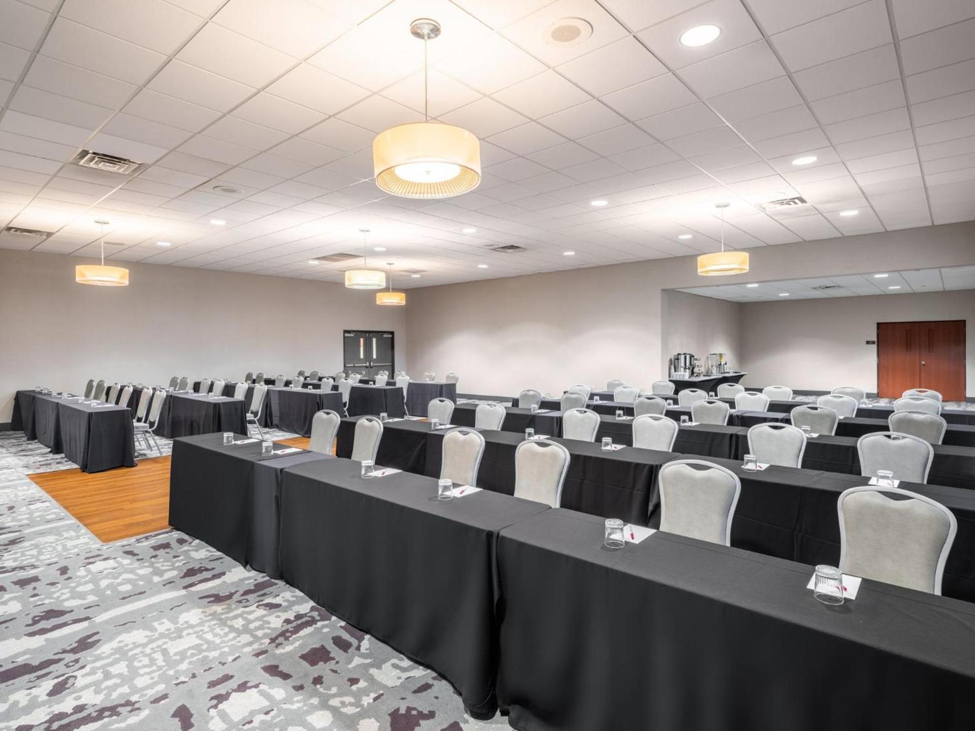 Crowne Plaza Milwaukee Airport by IHG photo 52