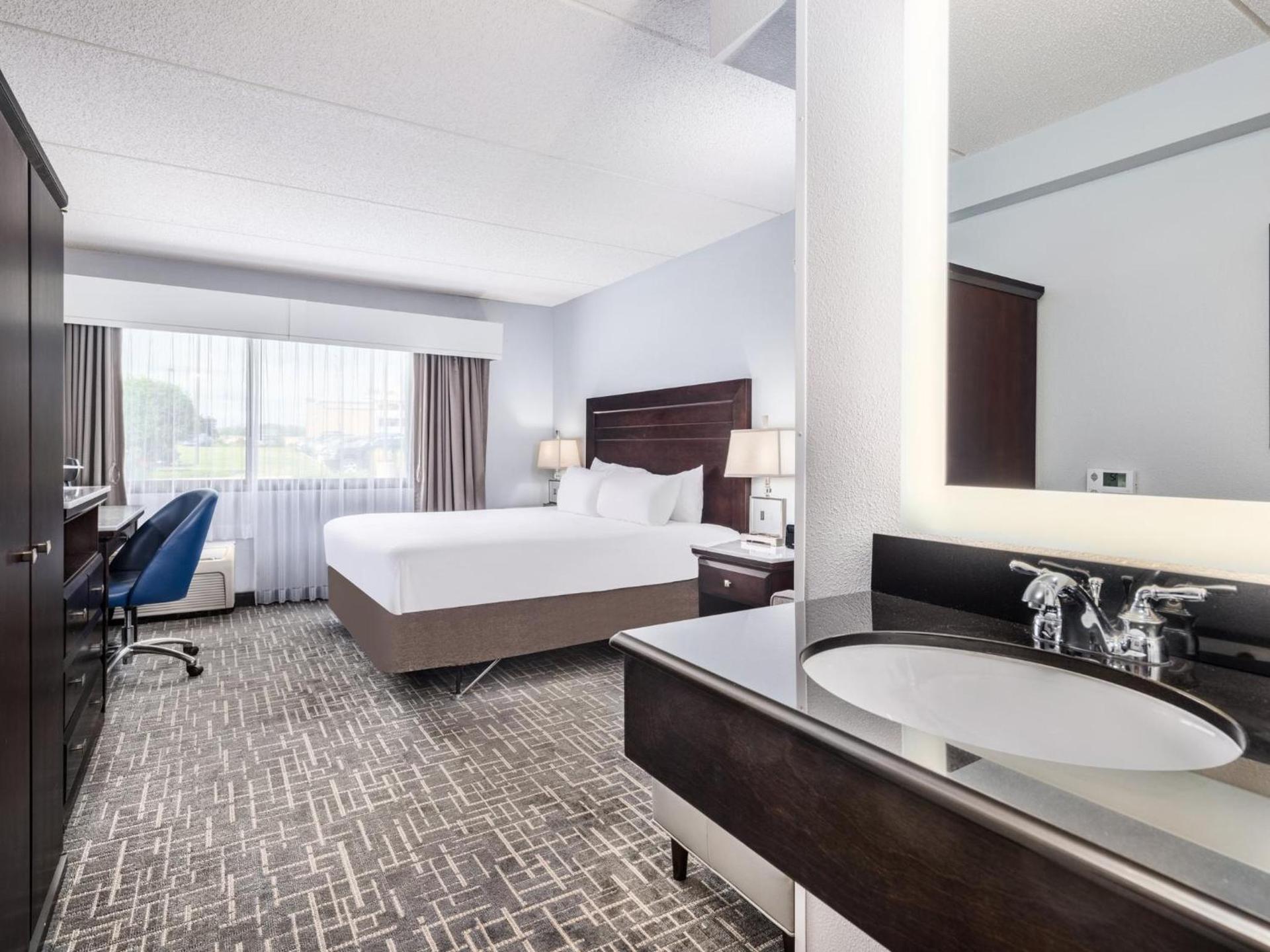 Crowne Plaza Milwaukee Airport by IHG photo 75