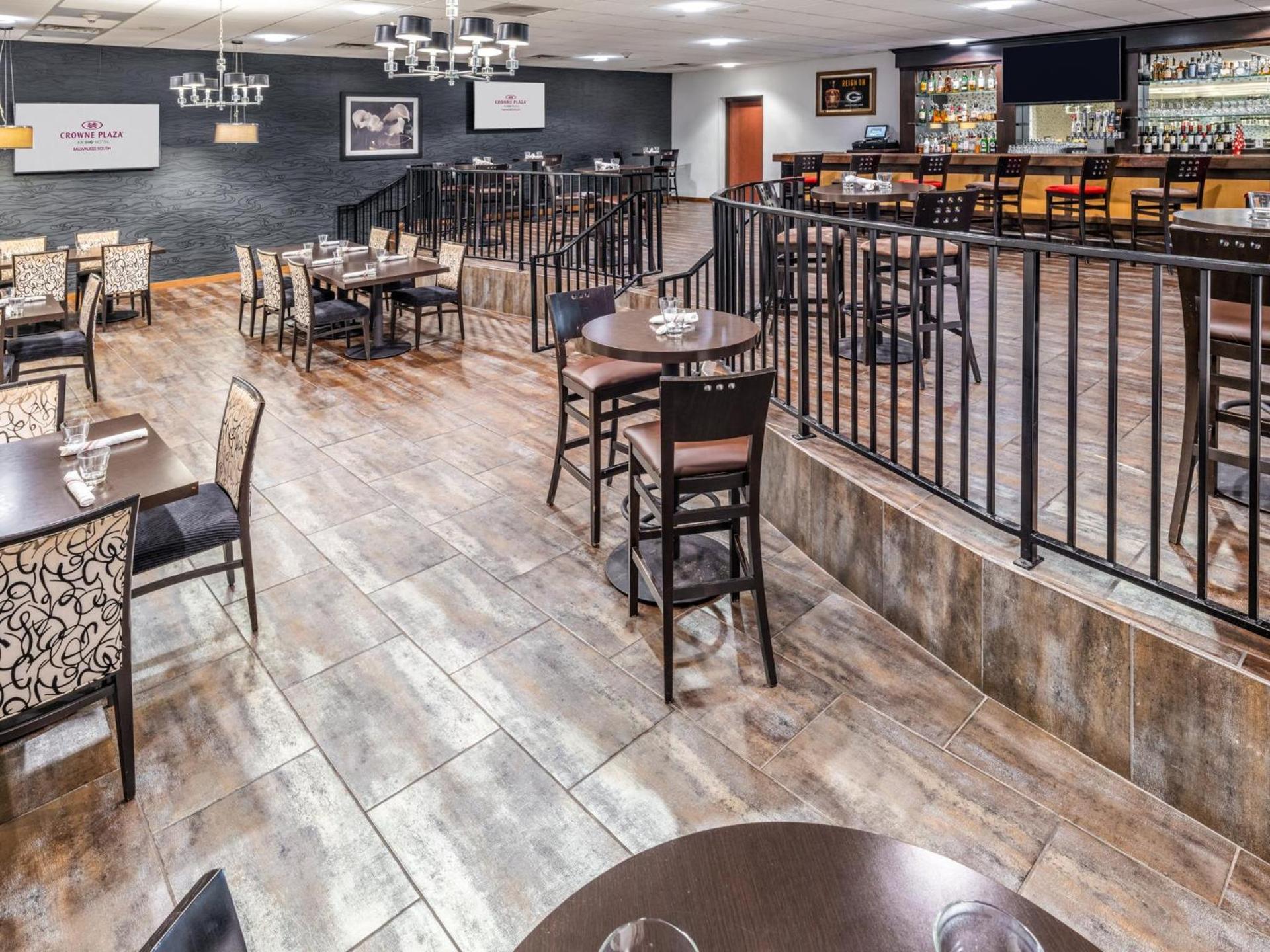 Crowne Plaza Milwaukee Airport by IHG photo 63