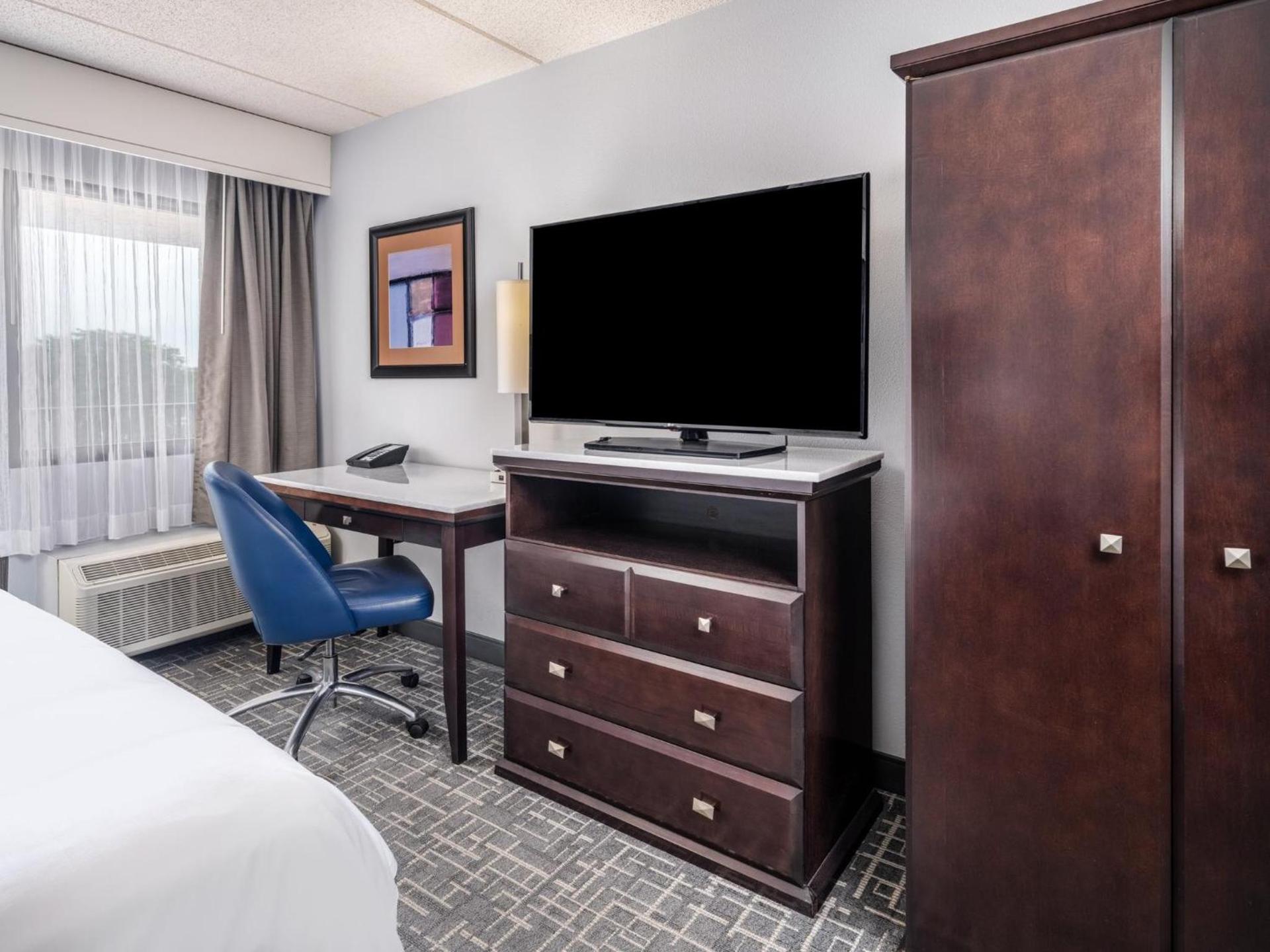Crowne Plaza Milwaukee Airport by IHG photo 2