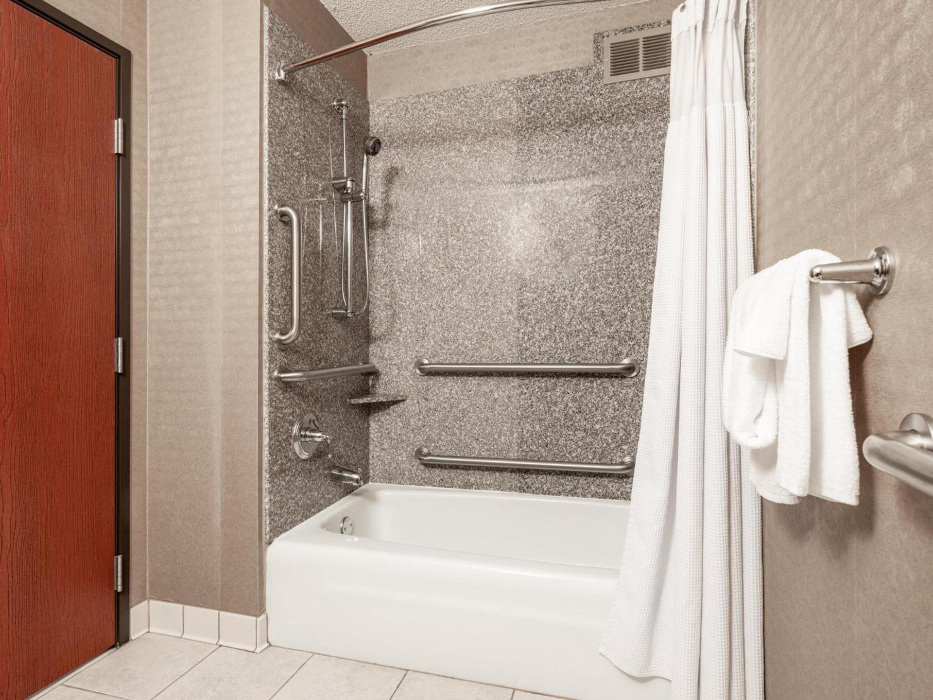 Crowne Plaza Milwaukee Airport by IHG photo 74