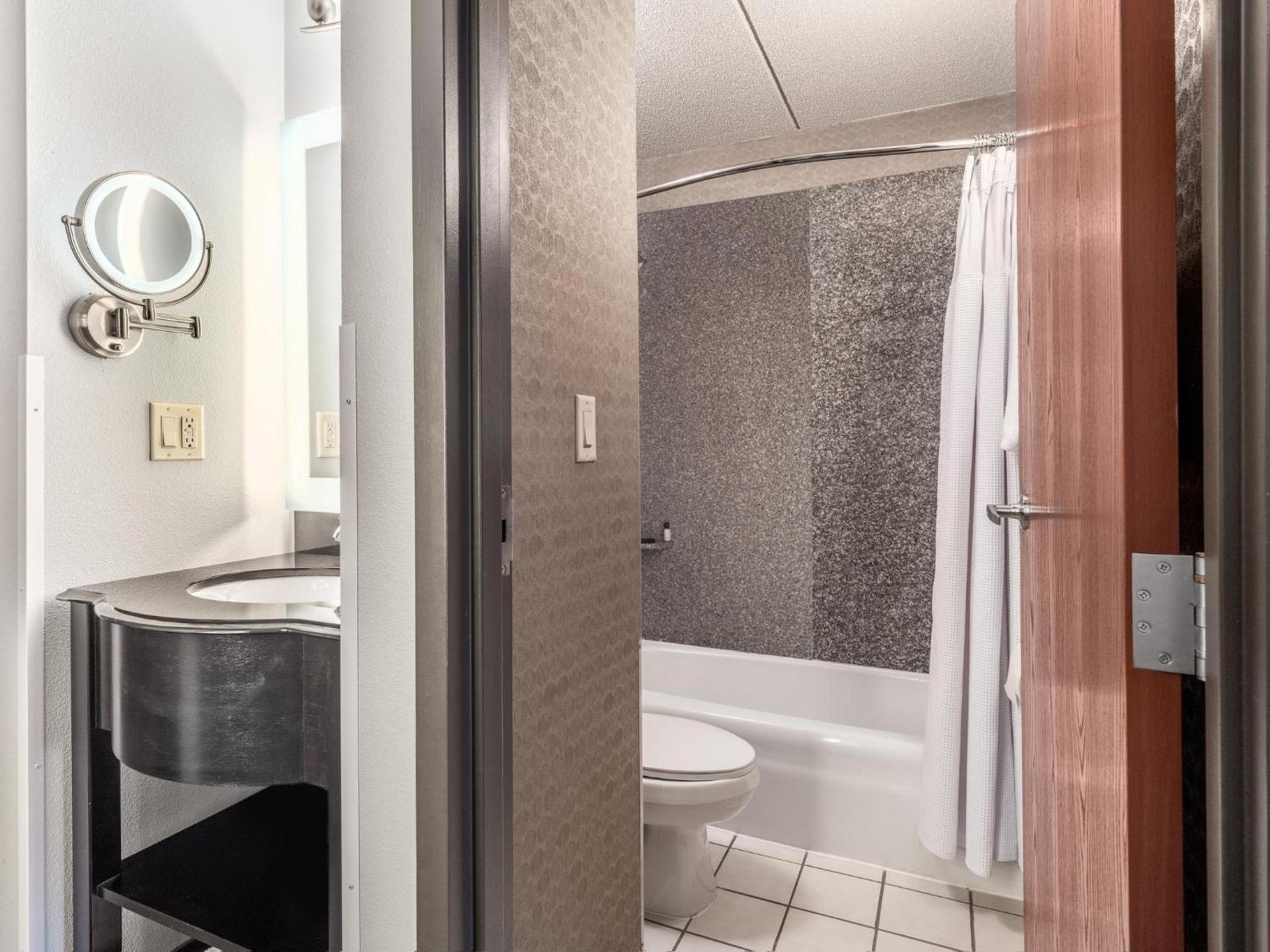 Crowne Plaza Milwaukee Airport by IHG photo 66