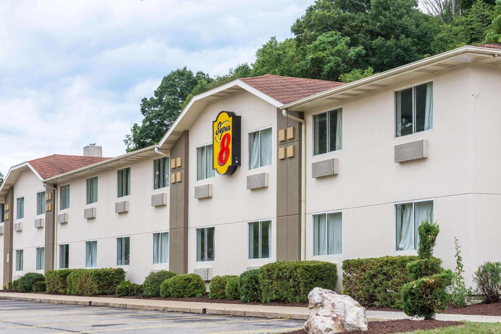 Super 8 by Wyndham Pittsburgh/Monroeville photo 2