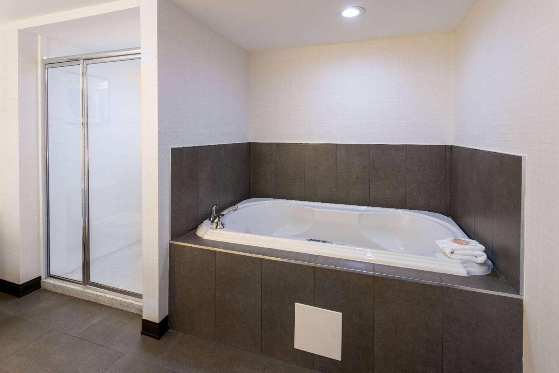 Wingate by Wyndham Vineland photo 18