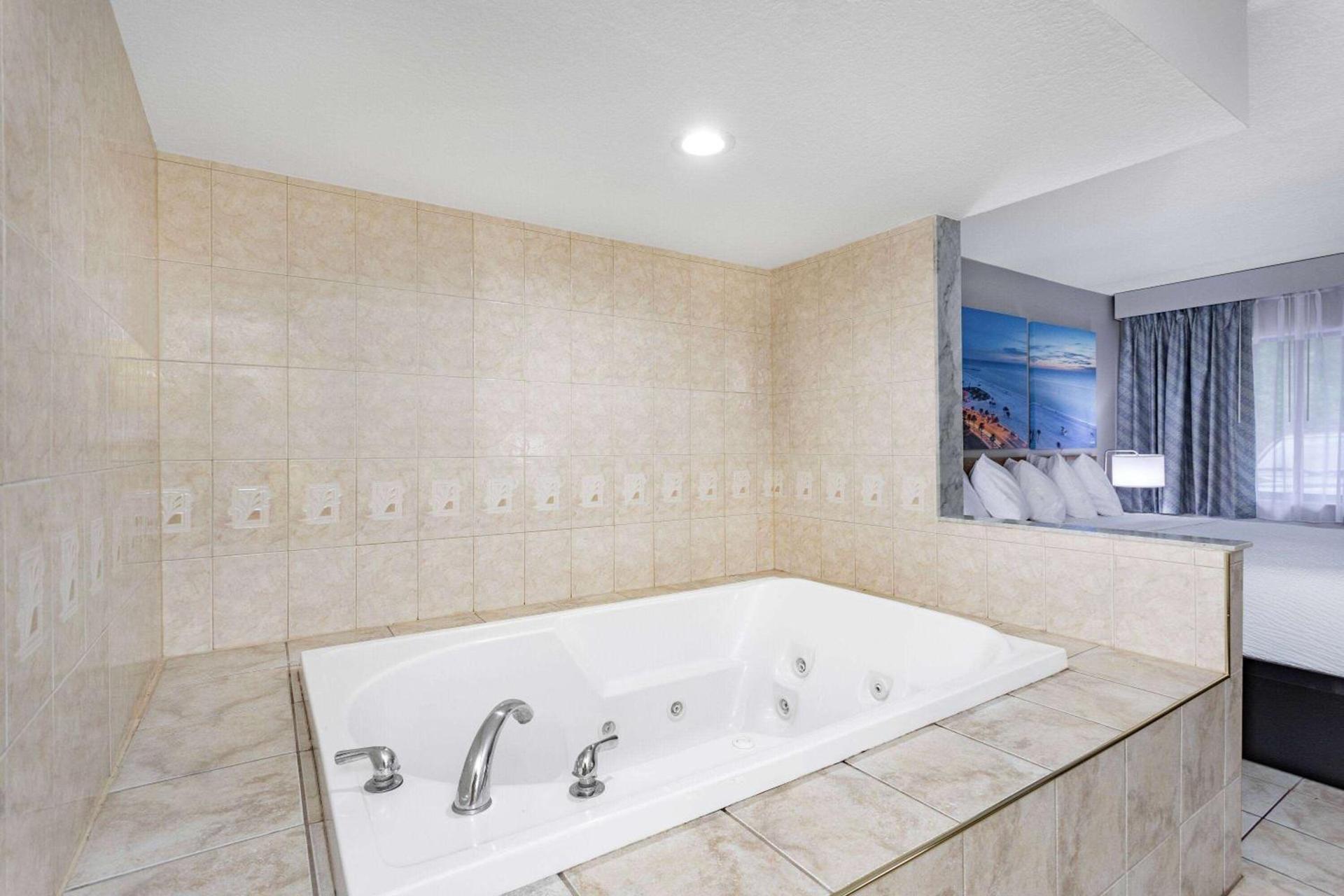 Days Inn by Wyndham N Orlando/Casselberry photo 26
