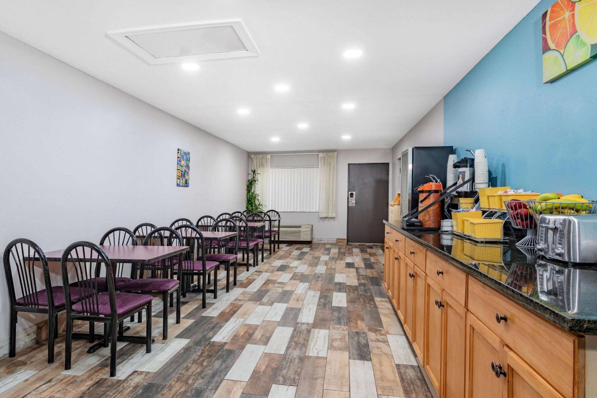 Days Inn by Wyndham N Orlando/Casselberry photo 19