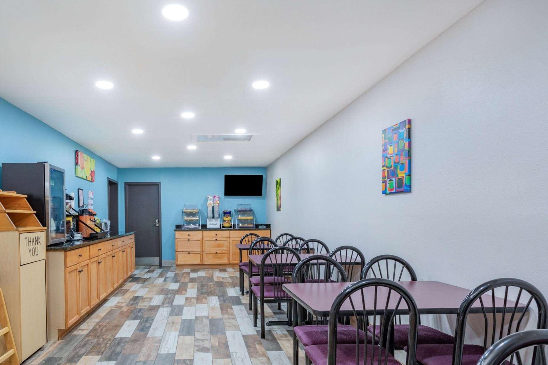 Days Inn by Wyndham N Orlando/Casselberry photo 20